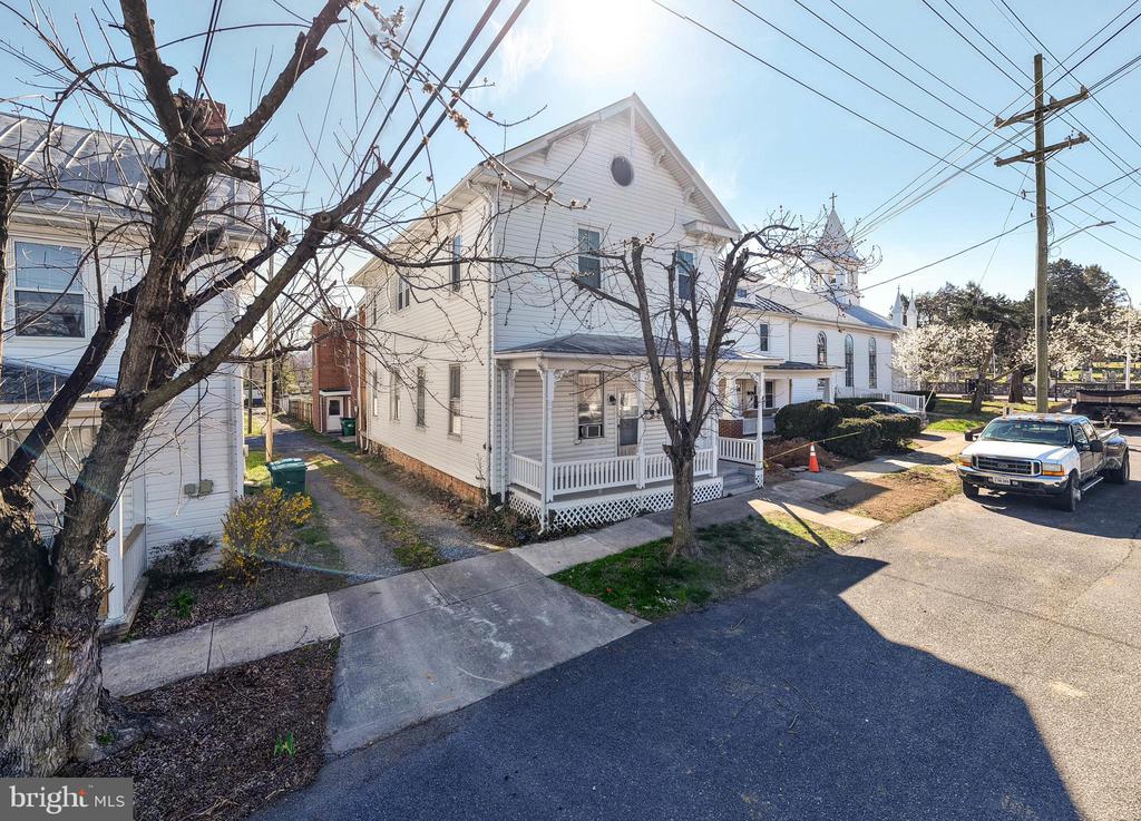 10 N DEFORD AVE, LURAY, Virginia 22835, 5 Bedrooms Bedrooms, ,2 BathroomsBathrooms,Residential,10 N DEFORD AVE,VAPA2006166 MLS # VAPA2006166 10 N DEFORD AVE, LURAY, Virginia 22835, 5 Bedrooms Bedrooms, ,2 BathroomsBathrooms,Residential,10 N DEFORD AVE,VAPA2006166 MLS # VAPA2006166