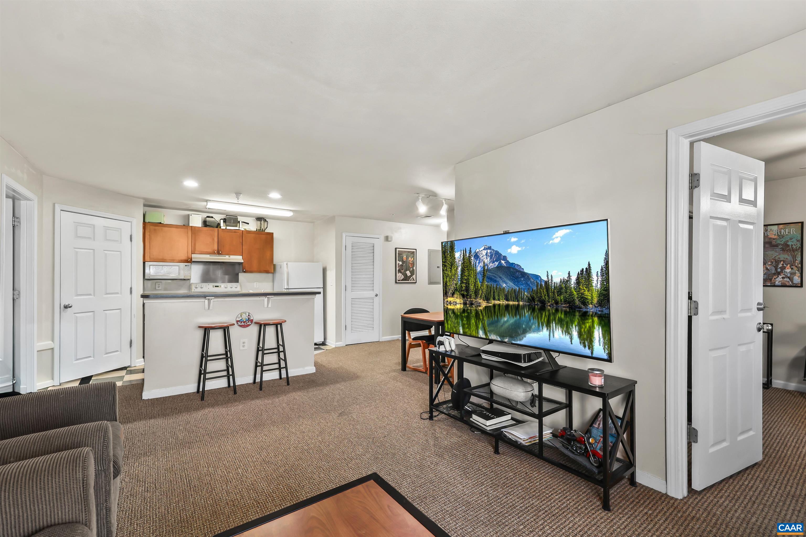 140 YELLOWSTONE DR, CHARLOTTESVILLE, Virginia 22903, 2 Bedrooms Bedrooms, ,2 BathroomsBathrooms,Residential,140 YELLOWSTONE DR,674709 MLS # 674709