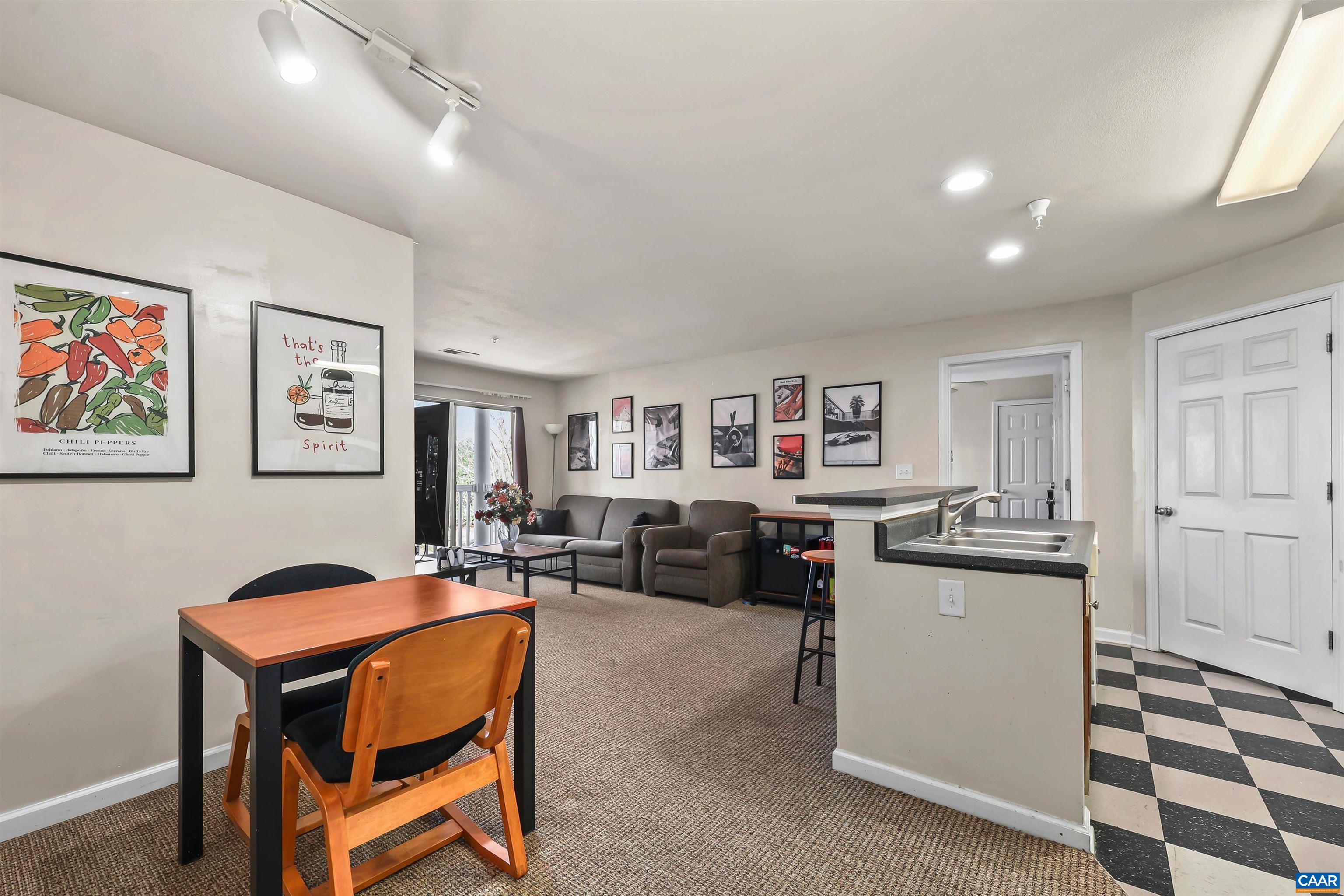 140 YELLOWSTONE DR, CHARLOTTESVILLE, Virginia 22903, 2 Bedrooms Bedrooms, ,2 BathroomsBathrooms,Residential,140 YELLOWSTONE DR,674709 MLS # 674709