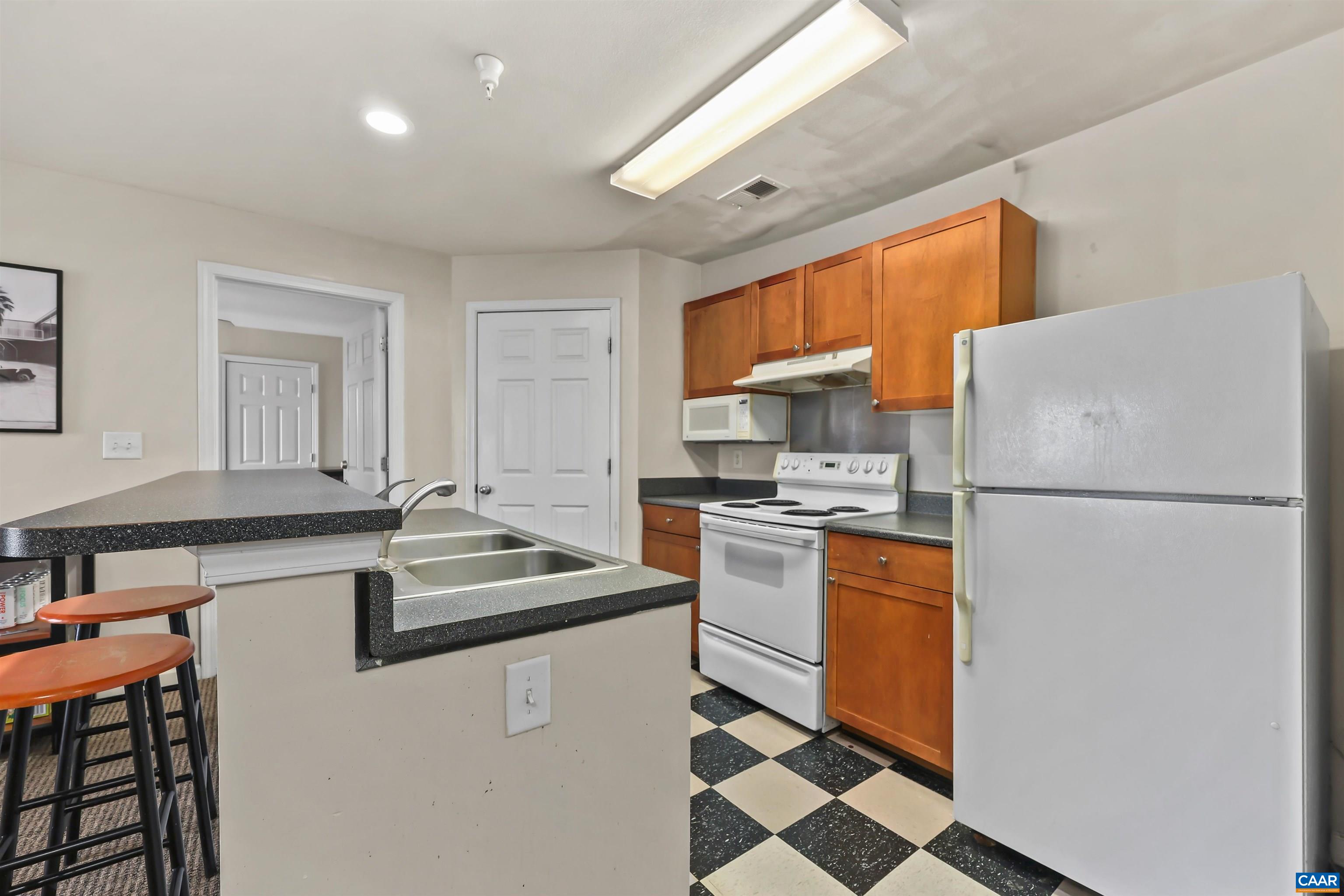 140 YELLOWSTONE DR, CHARLOTTESVILLE, Virginia 22903, 2 Bedrooms Bedrooms, ,2 BathroomsBathrooms,Residential,140 YELLOWSTONE DR,674709 MLS # 674709