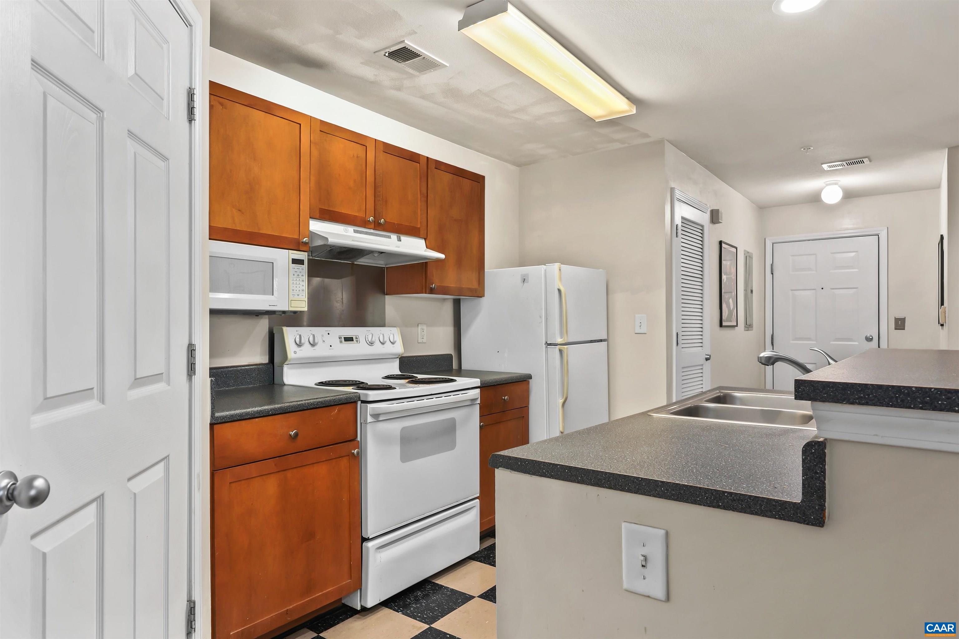 140 YELLOWSTONE DR, CHARLOTTESVILLE, Virginia 22903, 2 Bedrooms Bedrooms, ,2 BathroomsBathrooms,Residential,140 YELLOWSTONE DR,674709 MLS # 674709