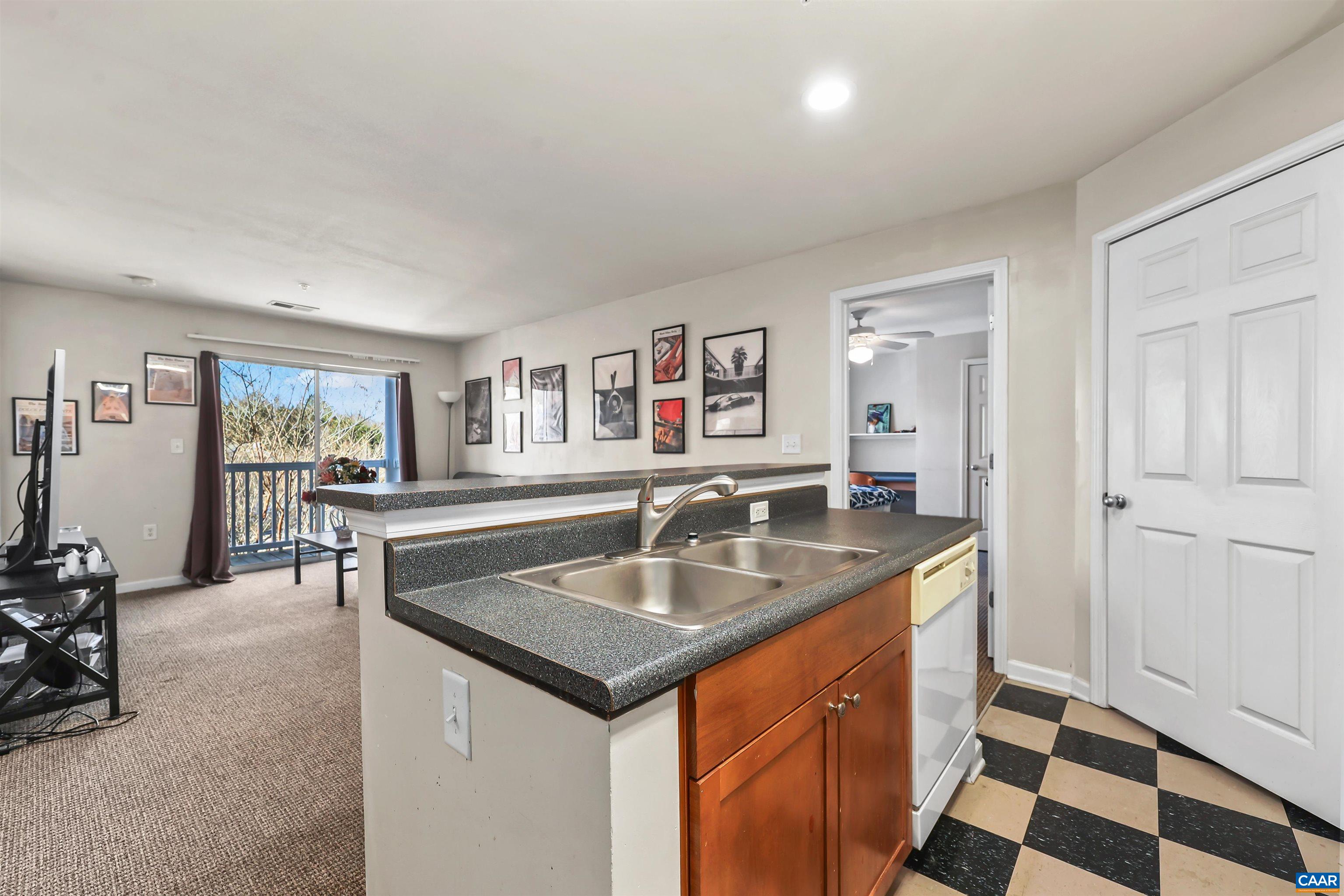 140 YELLOWSTONE DR, CHARLOTTESVILLE, Virginia 22903, 2 Bedrooms Bedrooms, ,2 BathroomsBathrooms,Residential,140 YELLOWSTONE DR,674709 MLS # 674709