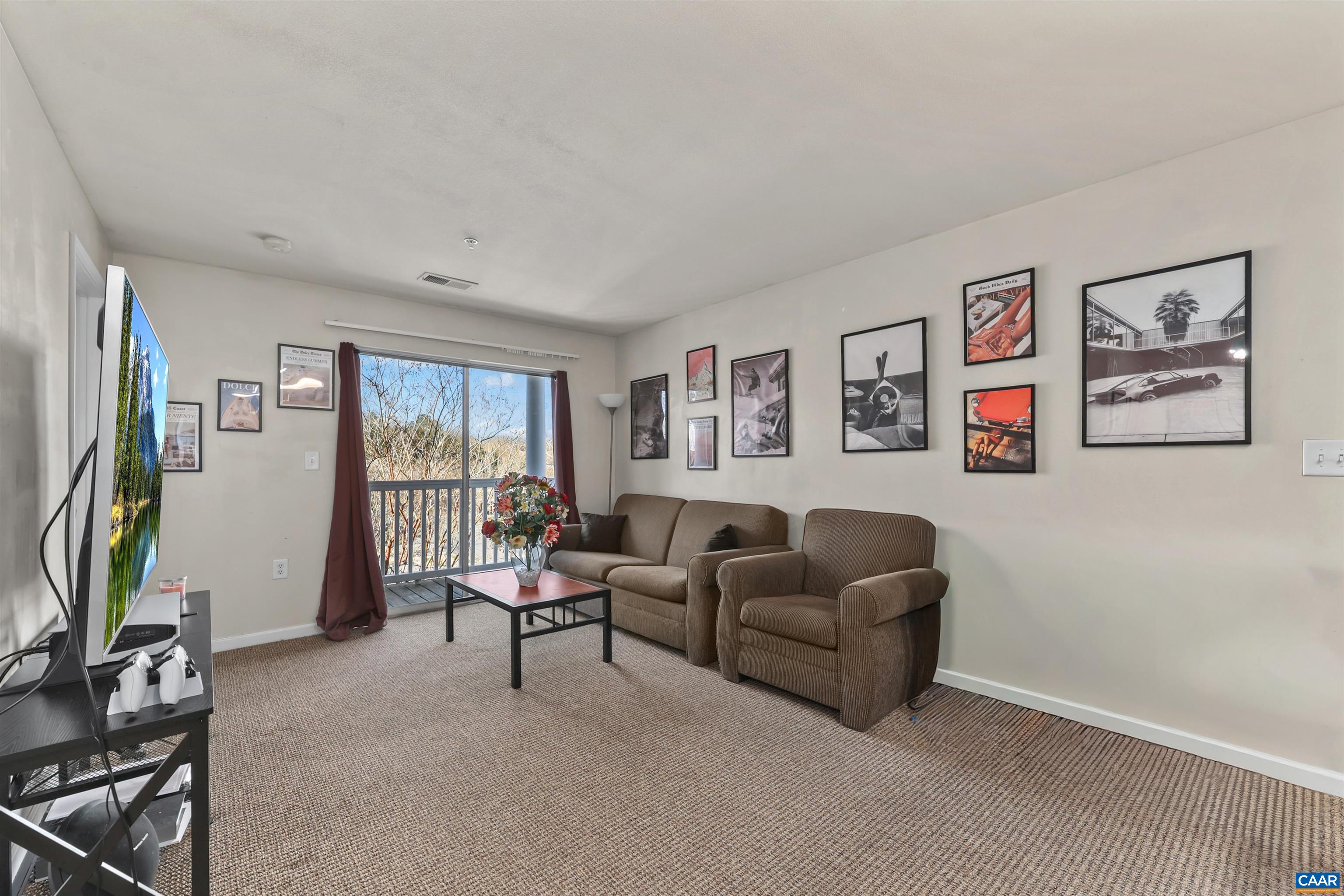 140 YELLOWSTONE DR, CHARLOTTESVILLE, Virginia 22903, 2 Bedrooms Bedrooms, ,2 BathroomsBathrooms,Residential,140 YELLOWSTONE DR,674709 MLS # 674709