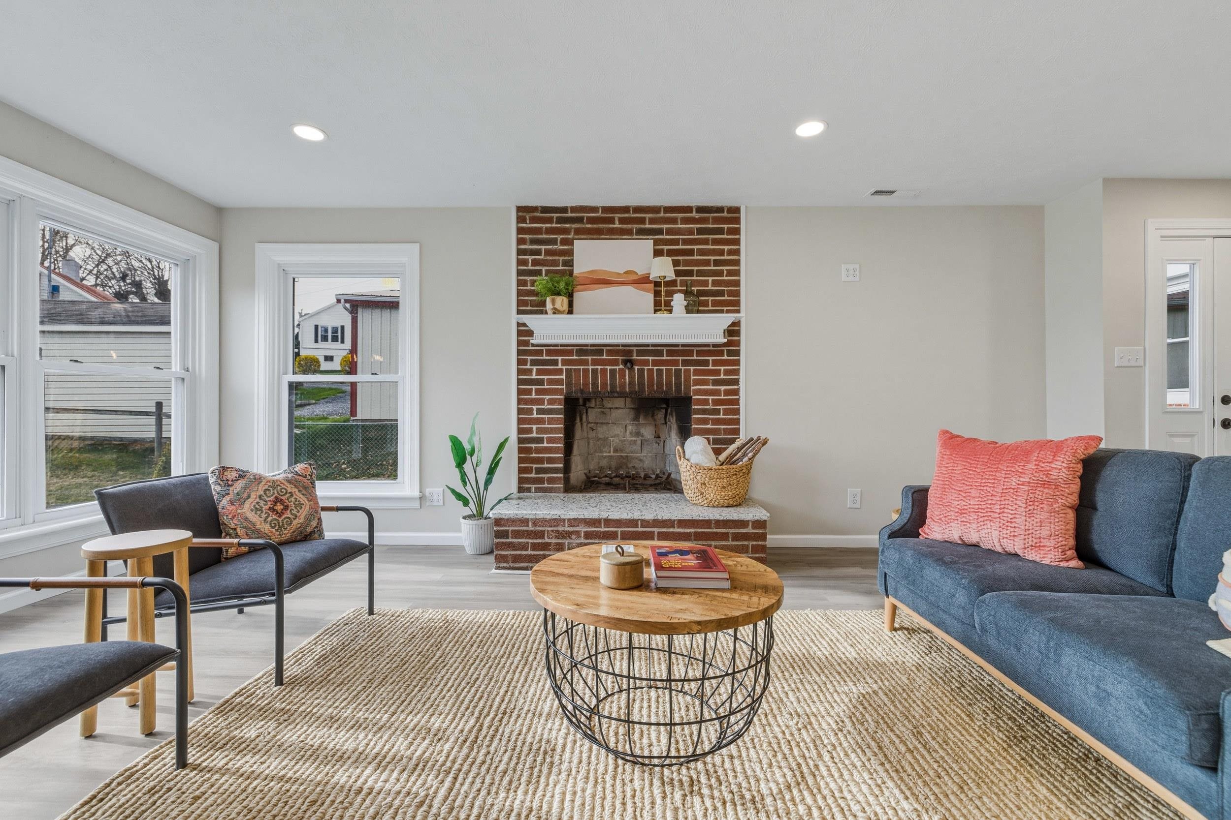 1045 SMITHLAND RD, HARRISONBURG, Virginia 22802, 4 Bedrooms Bedrooms, ,3 BathroomsBathrooms,Residential,1045 SMITHLAND RD,674890 MLS # 674890