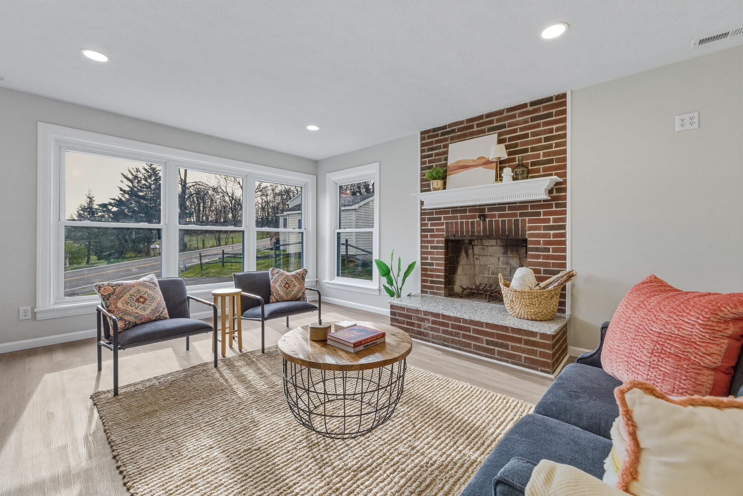 1045 SMITHLAND RD, HARRISONBURG, Virginia 22802, 4 Bedrooms Bedrooms, ,3 BathroomsBathrooms,Residential,1045 SMITHLAND RD,674890 MLS # 674890