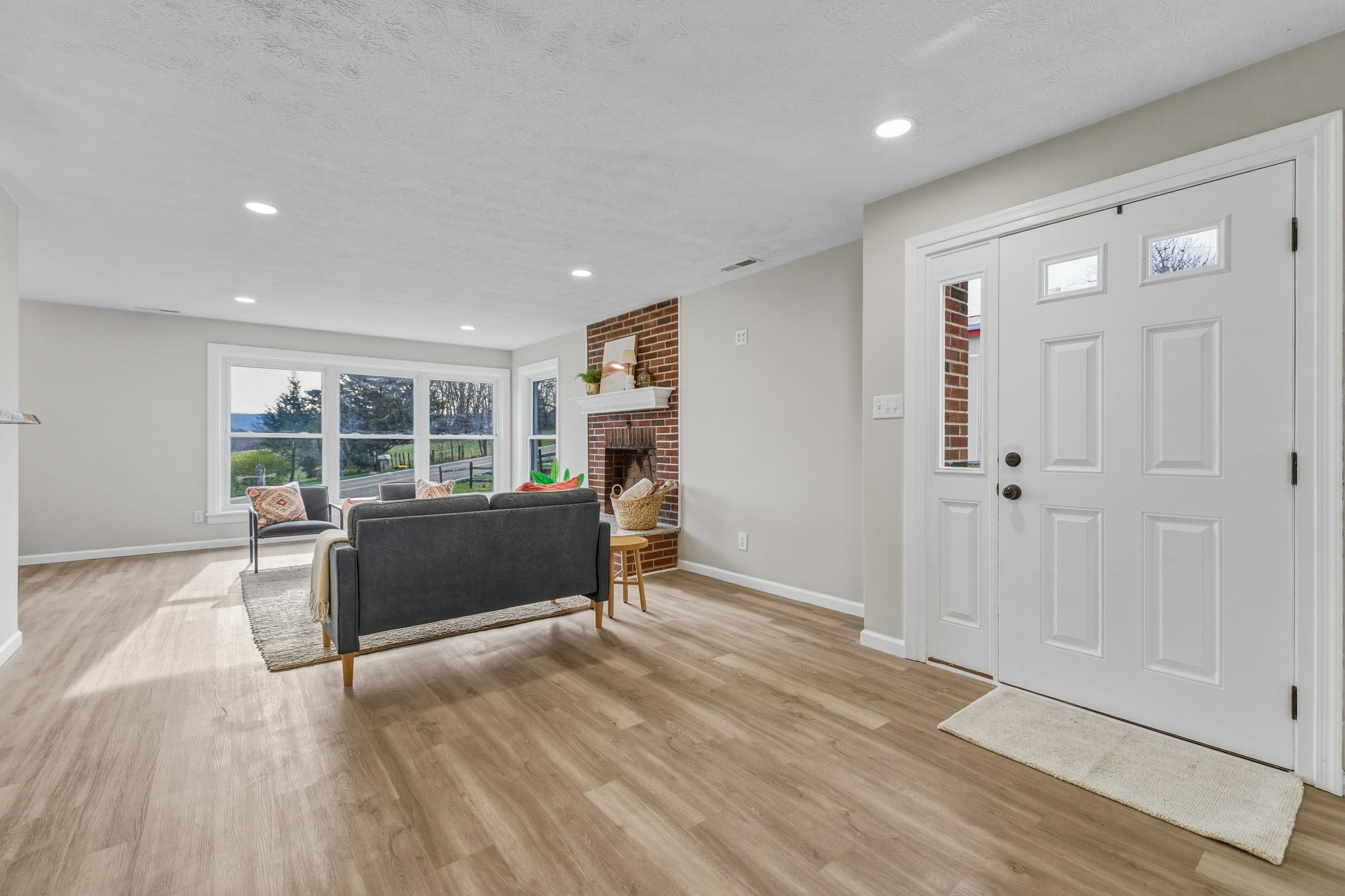 1045 SMITHLAND RD, HARRISONBURG, Virginia 22802, 4 Bedrooms Bedrooms, ,3 BathroomsBathrooms,Residential,1045 SMITHLAND RD,674890 MLS # 674890