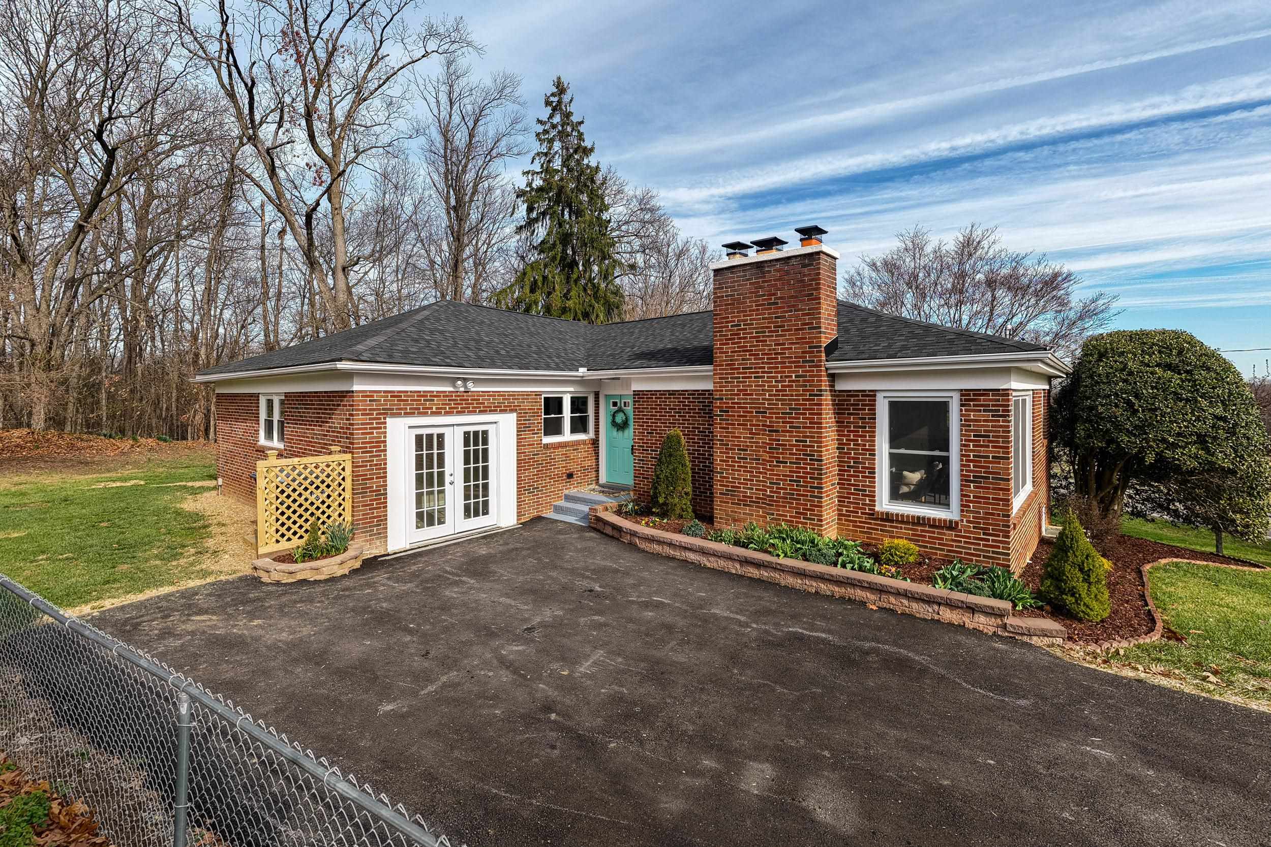 1045 SMITHLAND RD, HARRISONBURG, Virginia 22802, 4 Bedrooms Bedrooms, ,3 BathroomsBathrooms,Residential,1045 SMITHLAND RD,674890 MLS # 674890