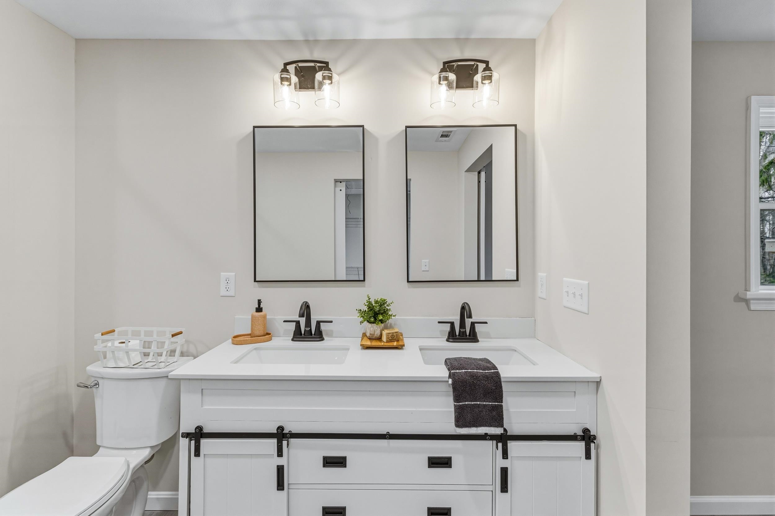 1045 SMITHLAND RD, HARRISONBURG, Virginia 22802, 4 Bedrooms Bedrooms, ,3 BathroomsBathrooms,Residential,1045 SMITHLAND RD,674890 MLS # 674890