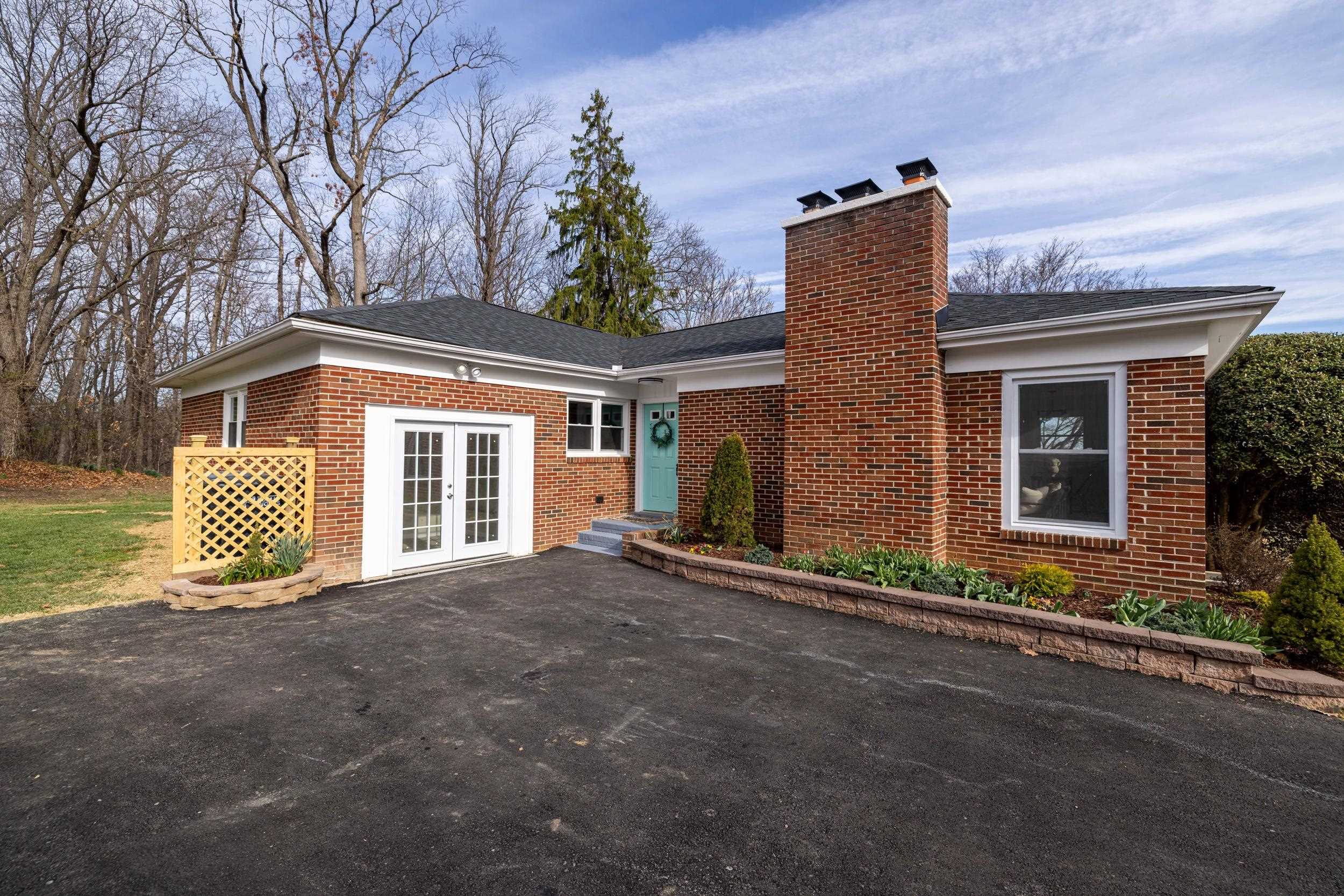 1045 SMITHLAND RD, HARRISONBURG, Virginia 22802, 4 Bedrooms Bedrooms, ,3 BathroomsBathrooms,Residential,1045 SMITHLAND RD,674890 MLS # 674890