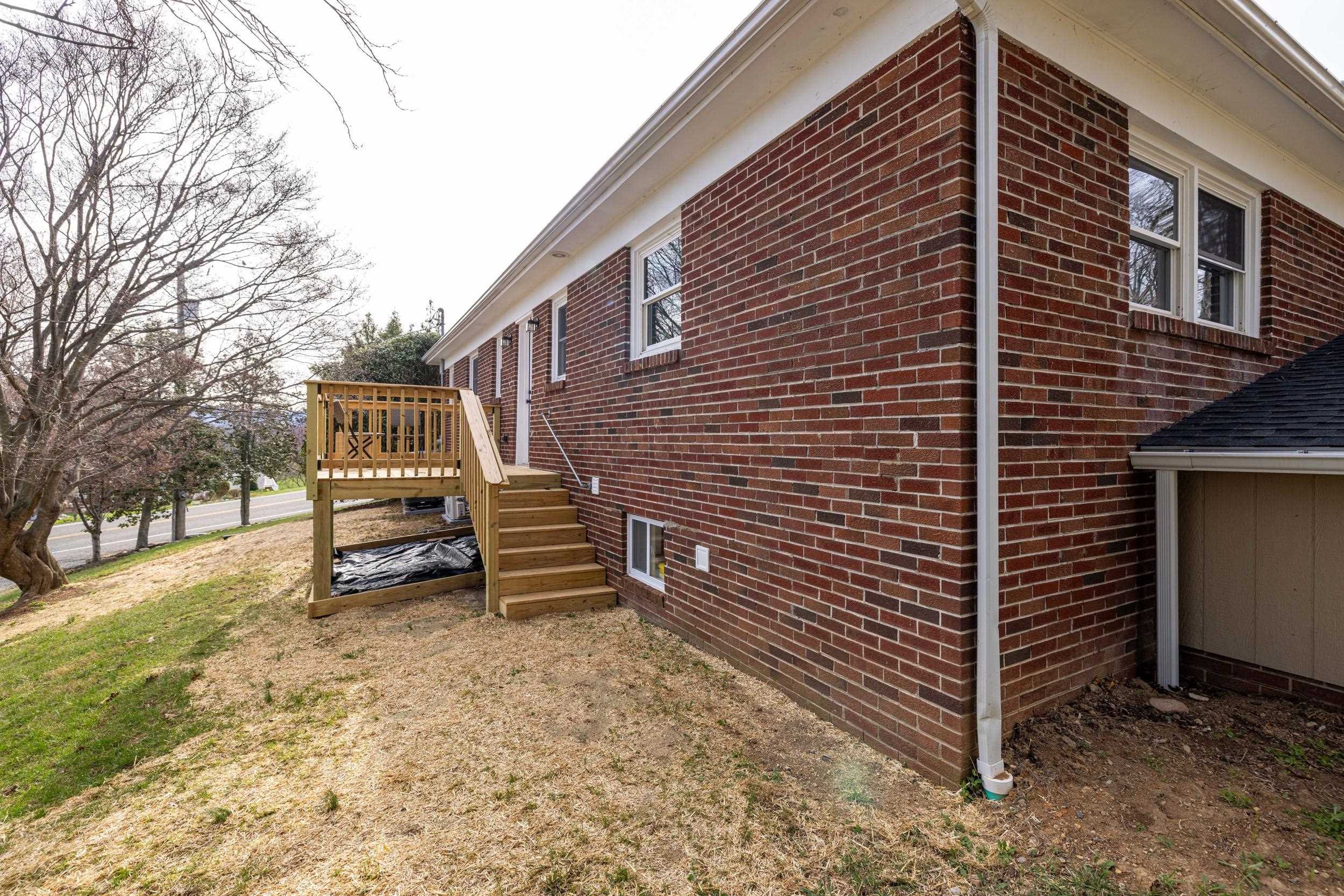 1045 SMITHLAND RD, HARRISONBURG, Virginia 22802, 4 Bedrooms Bedrooms, ,3 BathroomsBathrooms,Residential,1045 SMITHLAND RD,674890 MLS # 674890