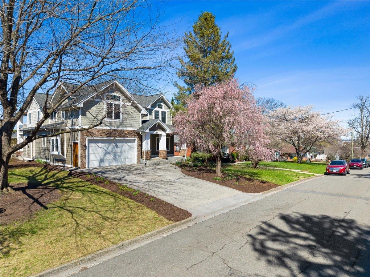 387 MONTICELLO AVE, HARRISONBURG, Virginia 22801, 5 Bedrooms Bedrooms, ,4 BathroomsBathrooms,Residential,387 MONTICELLO AVE,674891 MLS # 674891