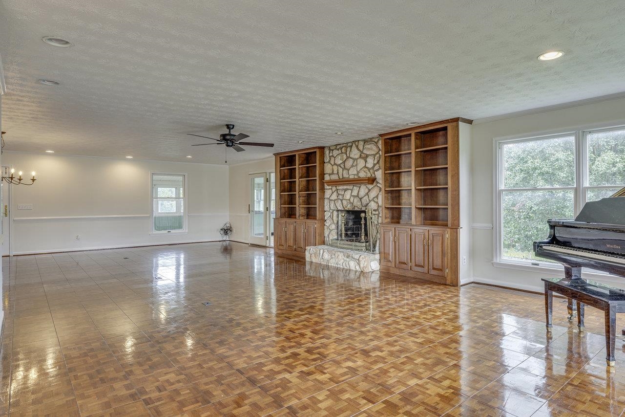 11193 INDIAN TRAIL RD, ROCKINGHAM, Virginia 22802, 6 Bedrooms Bedrooms, ,3 BathroomsBathrooms,Residential,11193 INDIAN TRAIL RD,674904 MLS # 674904