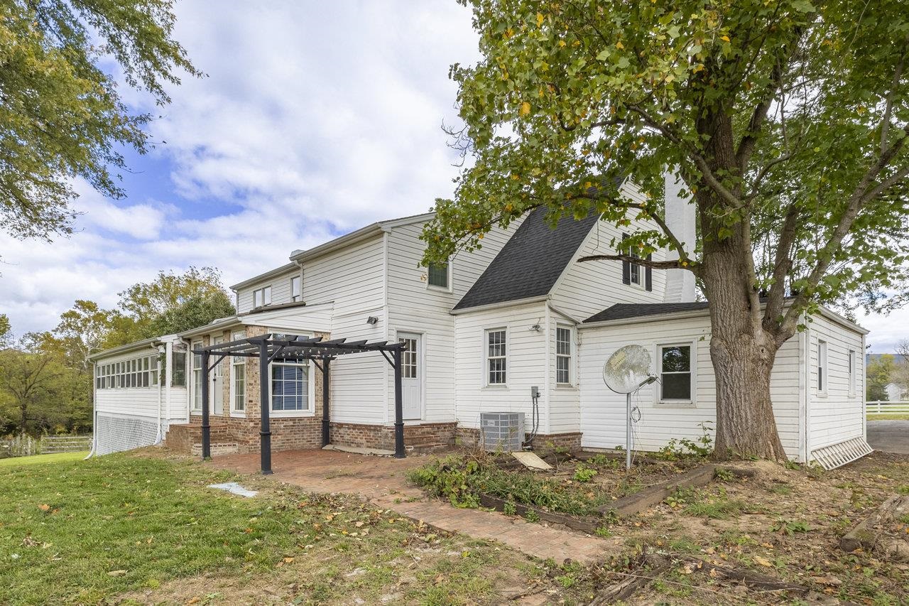 11193 INDIAN TRAIL RD, ROCKINGHAM, Virginia 22802, 6 Bedrooms Bedrooms, ,3 BathroomsBathrooms,Residential,11193 INDIAN TRAIL RD,674904 MLS # 674904