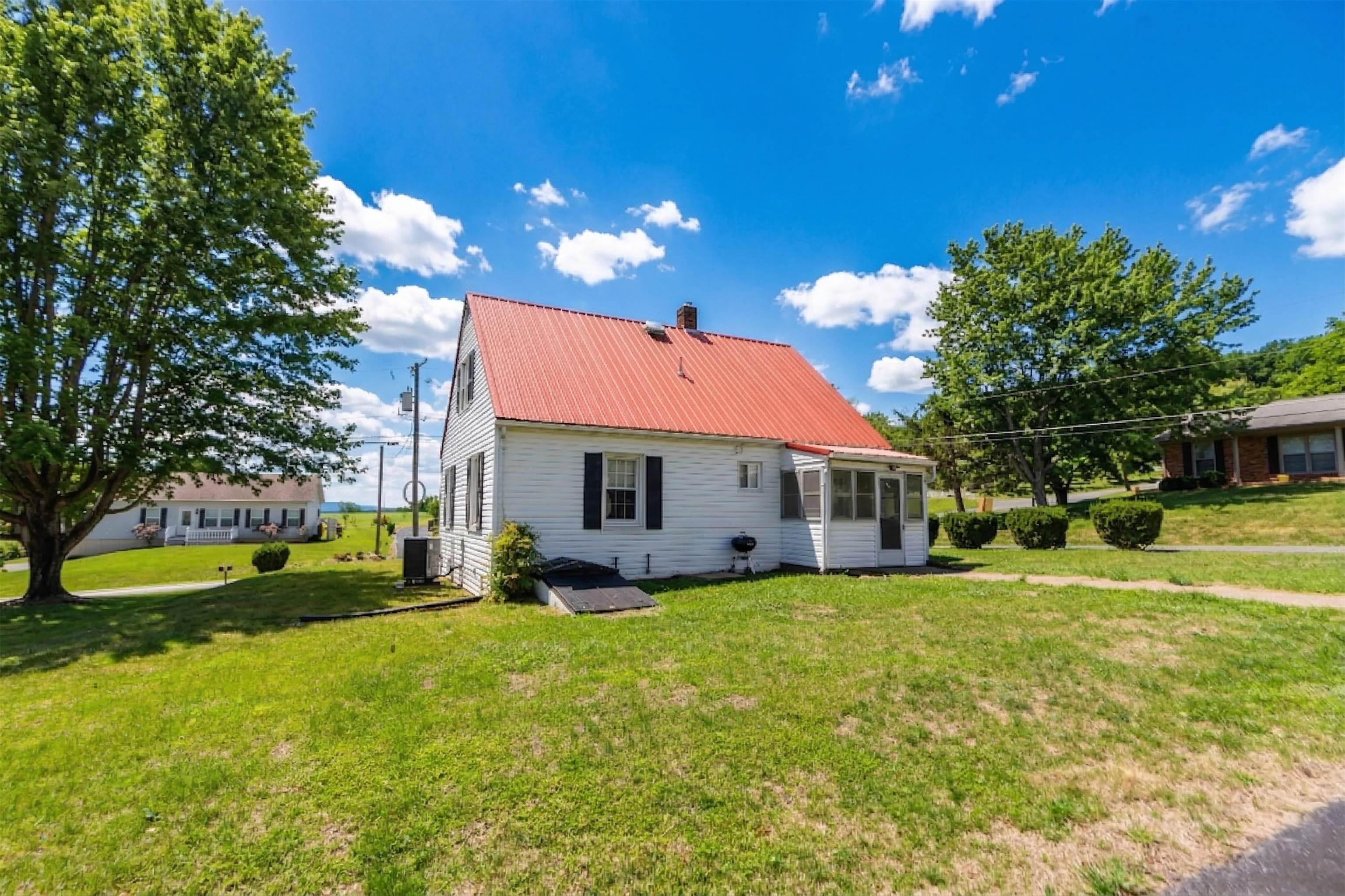 99 SEAWRIGHT SPRINGS RD, MOUNT SIDNEY, Virginia 24467, 3 Bedrooms Bedrooms, ,1 BathroomBathrooms,Residential,99 SEAWRIGHT SPRINGS RD,674907 MLS # 674907