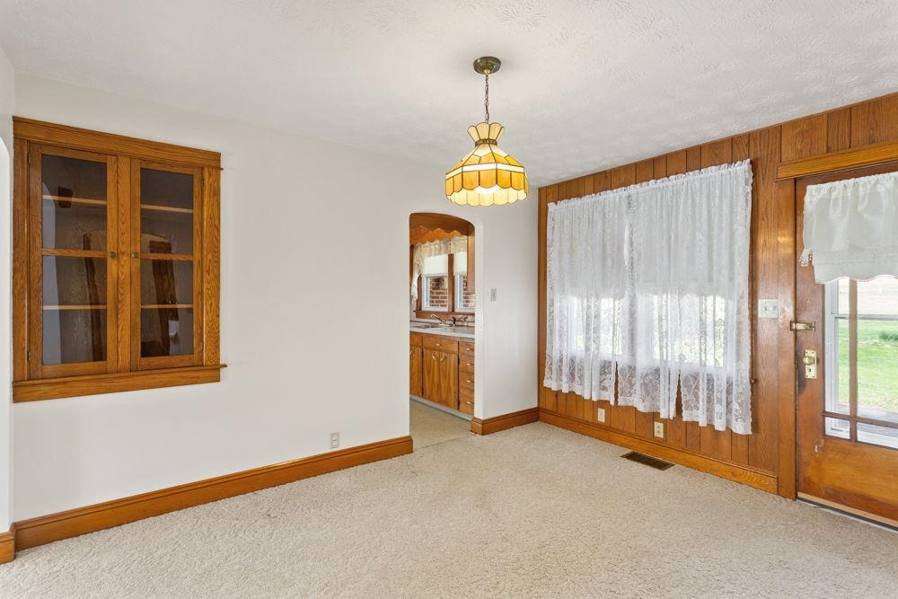 8635 NORTH VALLEY PIKE, ROCKINGHAM, Virginia 22802, 3 Bedrooms Bedrooms, ,1 BathroomBathrooms,Residential,8635 NORTH VALLEY PIKE,674908 MLS # 674908 8635 NORTH VALLEY PIKE, ROCKINGHAM, Virginia 22802, 3 Bedrooms Bedrooms, ,1 BathroomBathrooms,Residential,8635 NORTH VALLEY PIKE,674908 MLS # 674908