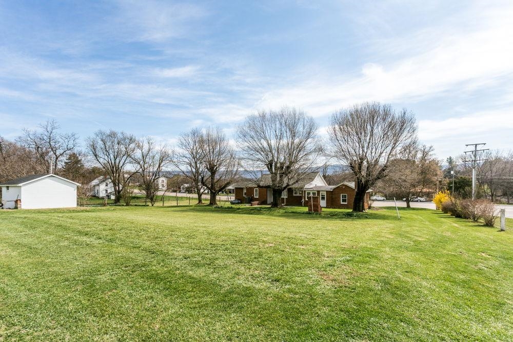 looking from the metal building. looking from the metal building.