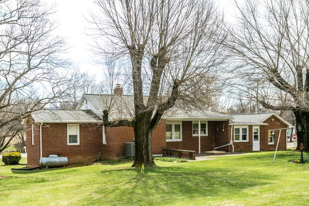 8635 NORTH VALLEY PIKE, ROCKINGHAM, Virginia 22802, 3 Bedrooms Bedrooms, ,1 BathroomBathrooms,Residential,8635 NORTH VALLEY PIKE,674908 MLS # 674908 8635 NORTH VALLEY PIKE, ROCKINGHAM, Virginia 22802, 3 Bedrooms Bedrooms, ,1 BathroomBathrooms,Residential,8635 NORTH VALLEY PIKE,674908 MLS # 674908