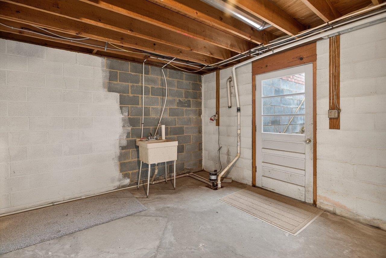 1258 LONGS PUMP RD, HARRISONBURG, Virginia 22802, 3 Bedrooms Bedrooms, ,2 BathroomsBathrooms,Residential,1258 LONGS PUMP RD,674915 MLS # 674915