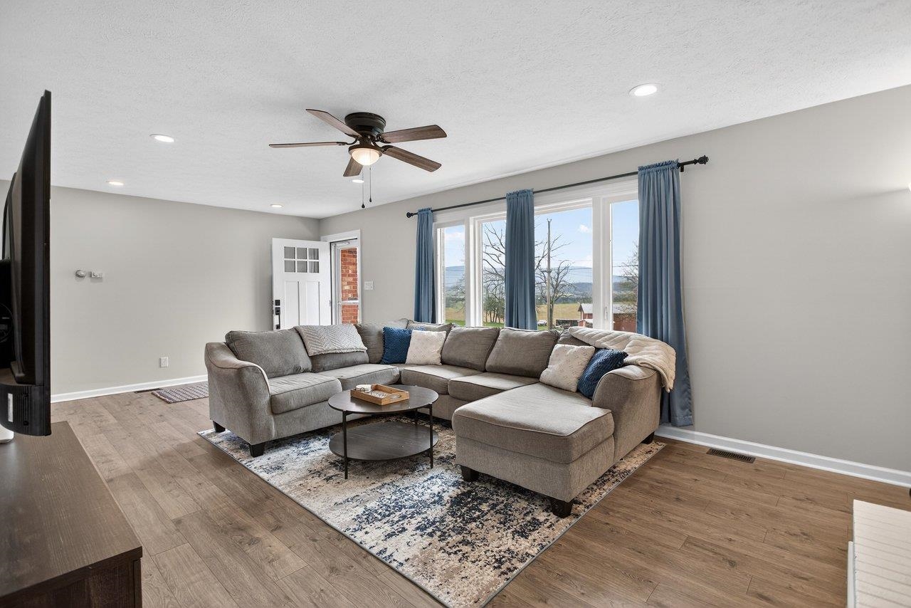 1258 LONGS PUMP RD, HARRISONBURG, Virginia 22802, 3 Bedrooms Bedrooms, ,2 BathroomsBathrooms,Residential,1258 LONGS PUMP RD,674915 MLS # 674915