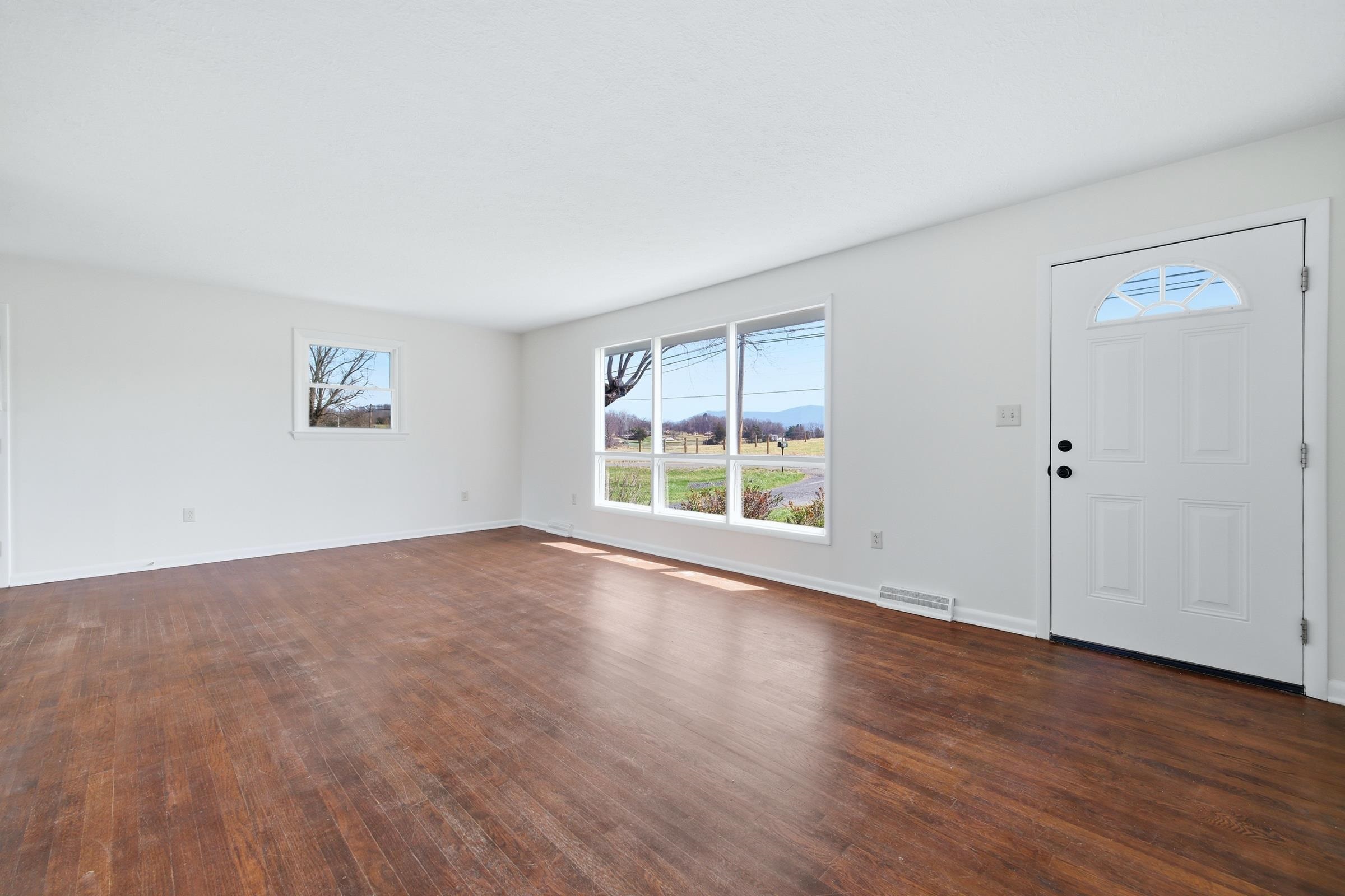 856 LEAKSVILLE RD, LURAY, Virginia 22835, 3 Bedrooms Bedrooms, ,1 BathroomBathrooms,Residential,856 LEAKSVILLE RD,674919 MLS # 674919