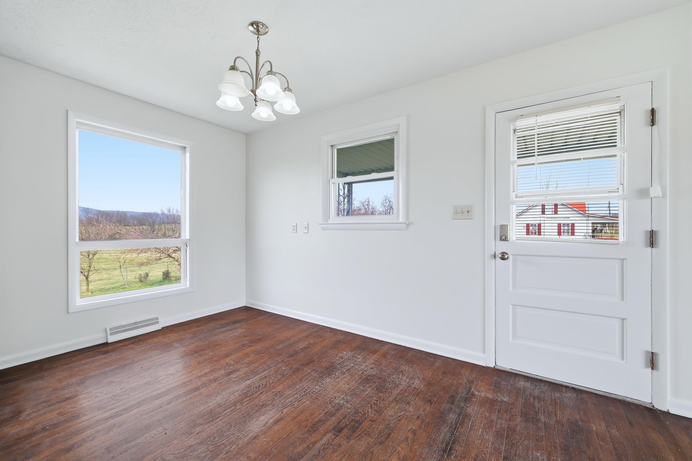 856 LEAKSVILLE RD, LURAY, Virginia 22835, 3 Bedrooms Bedrooms, ,1 BathroomBathrooms,Residential,856 LEAKSVILLE RD,674919 MLS # 674919