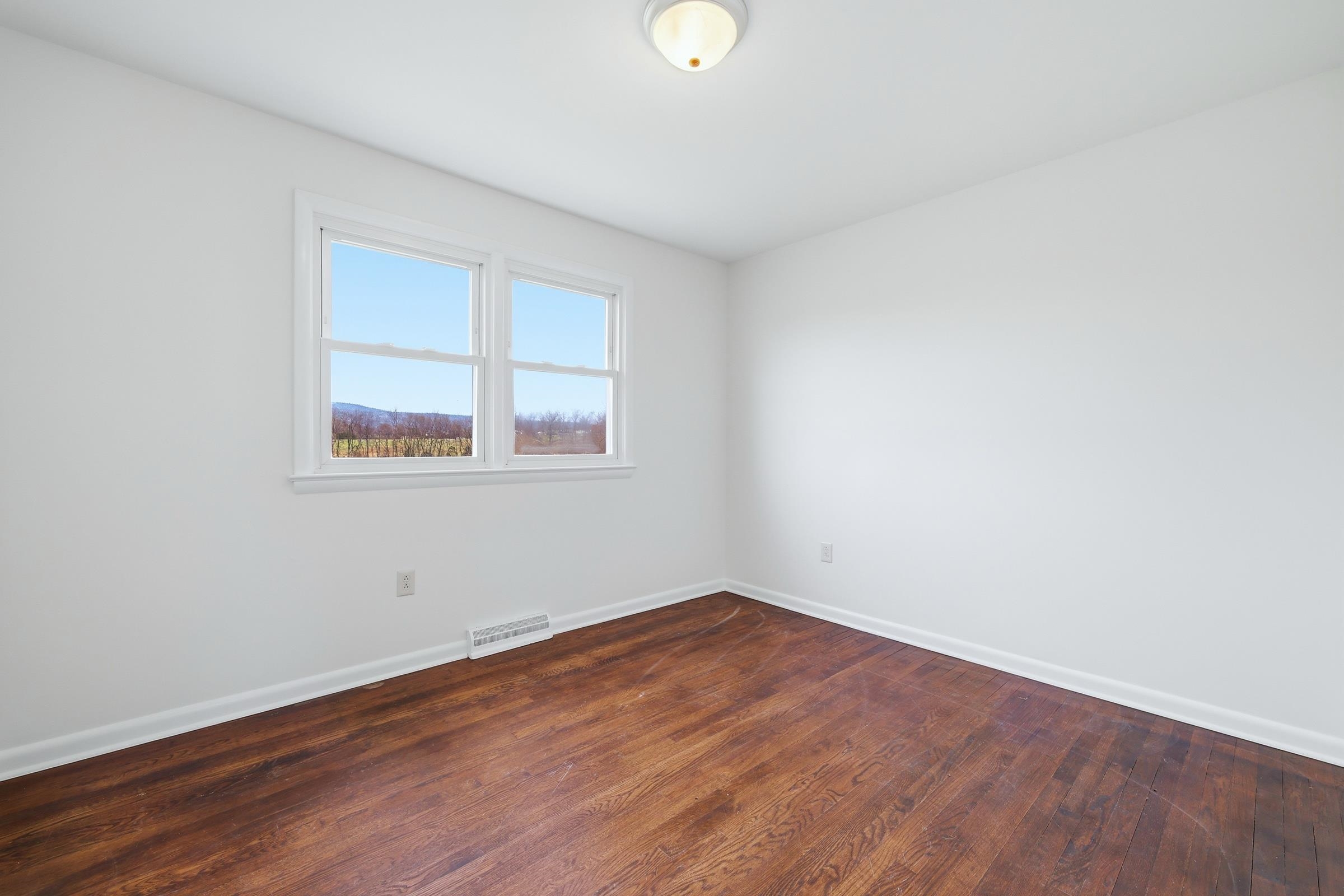 856 LEAKSVILLE RD, LURAY, Virginia 22835, 3 Bedrooms Bedrooms, ,1 BathroomBathrooms,Residential,856 LEAKSVILLE RD,674919 MLS # 674919