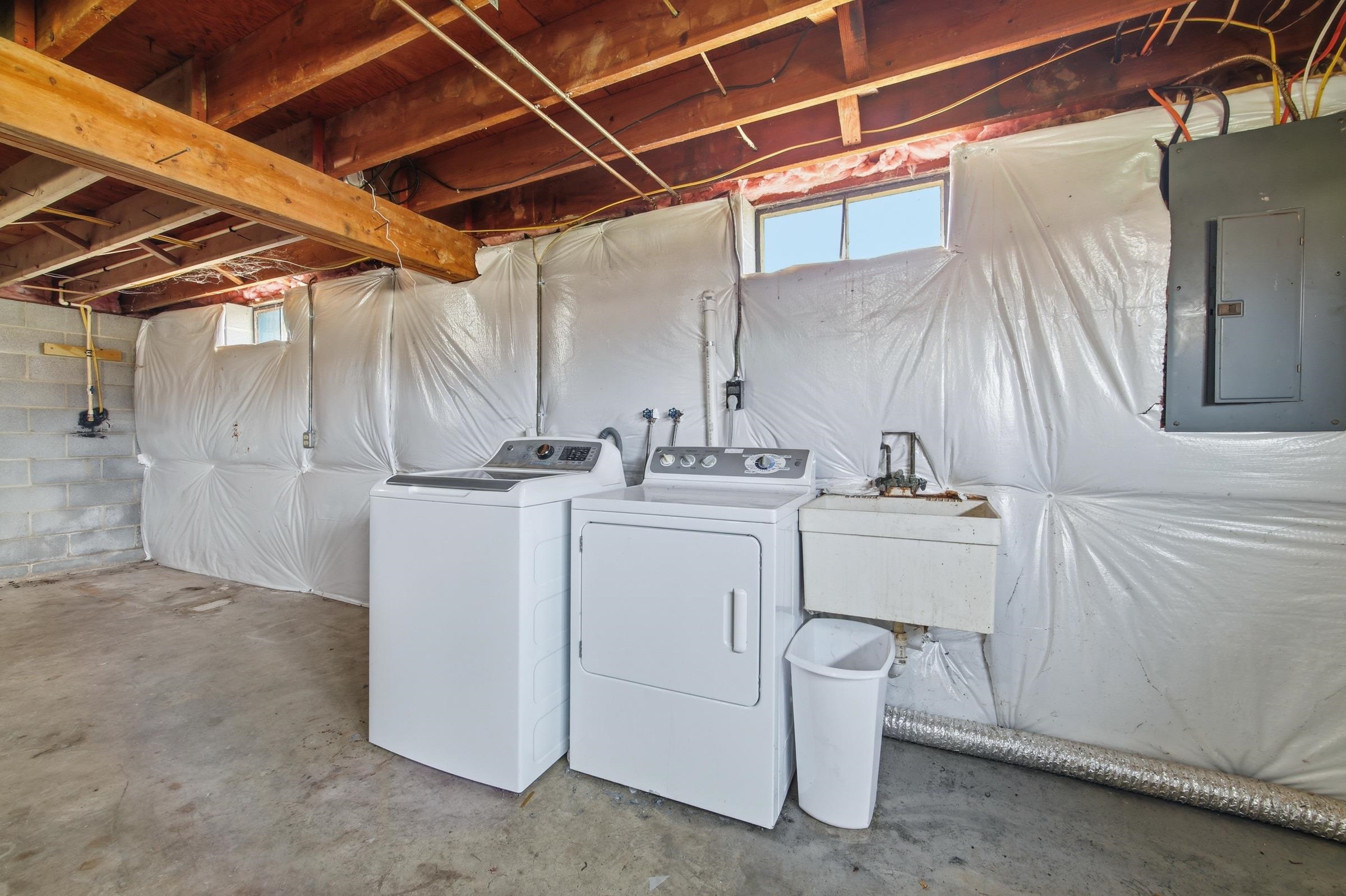 856 LEAKSVILLE RD, LURAY, Virginia 22835, 3 Bedrooms Bedrooms, ,1 BathroomBathrooms,Residential,856 LEAKSVILLE RD,674919 MLS # 674919