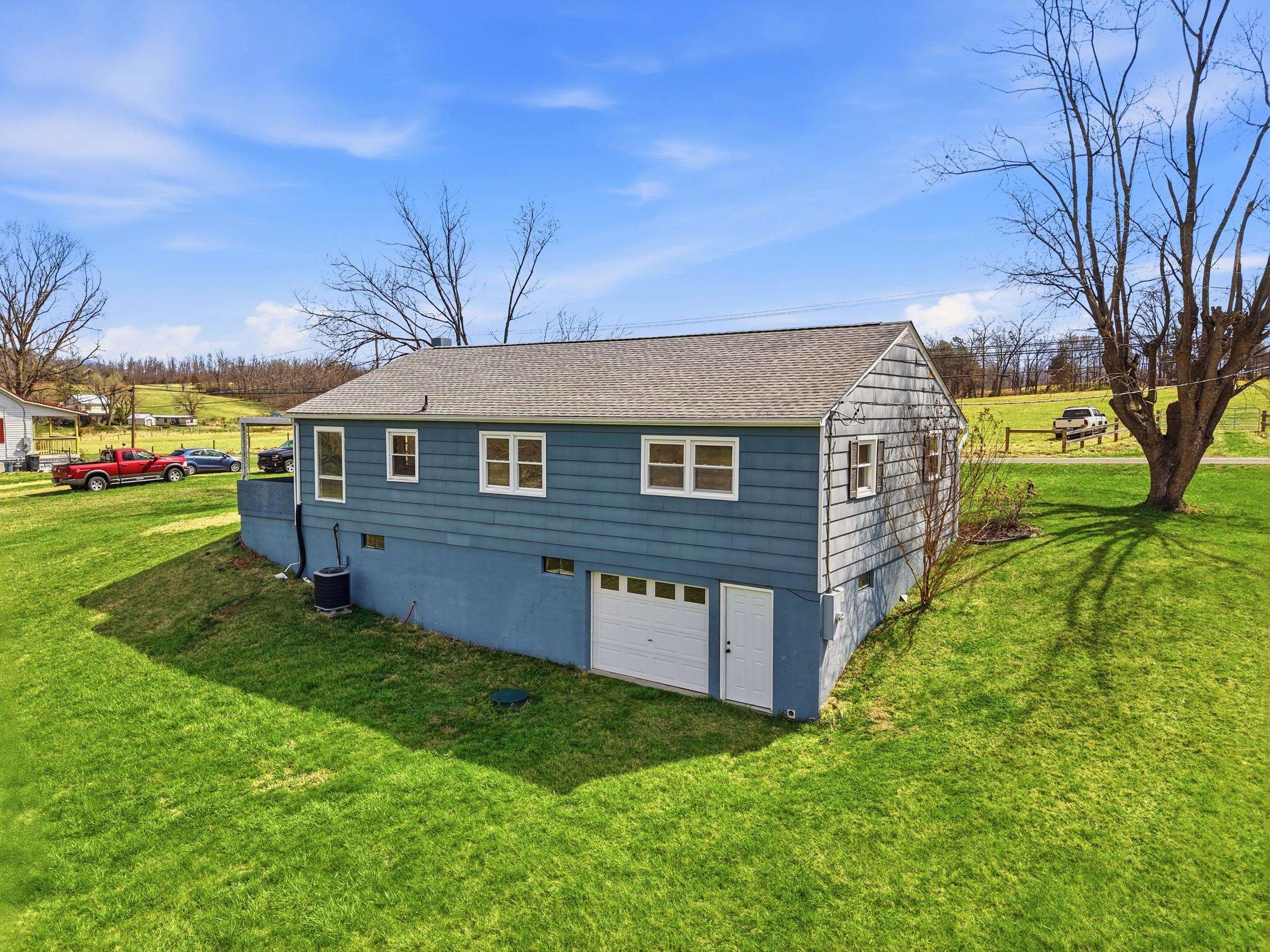 856 LEAKSVILLE RD, LURAY, Virginia 22835, 3 Bedrooms Bedrooms, ,1 BathroomBathrooms,Residential,856 LEAKSVILLE RD,674919 MLS # 674919