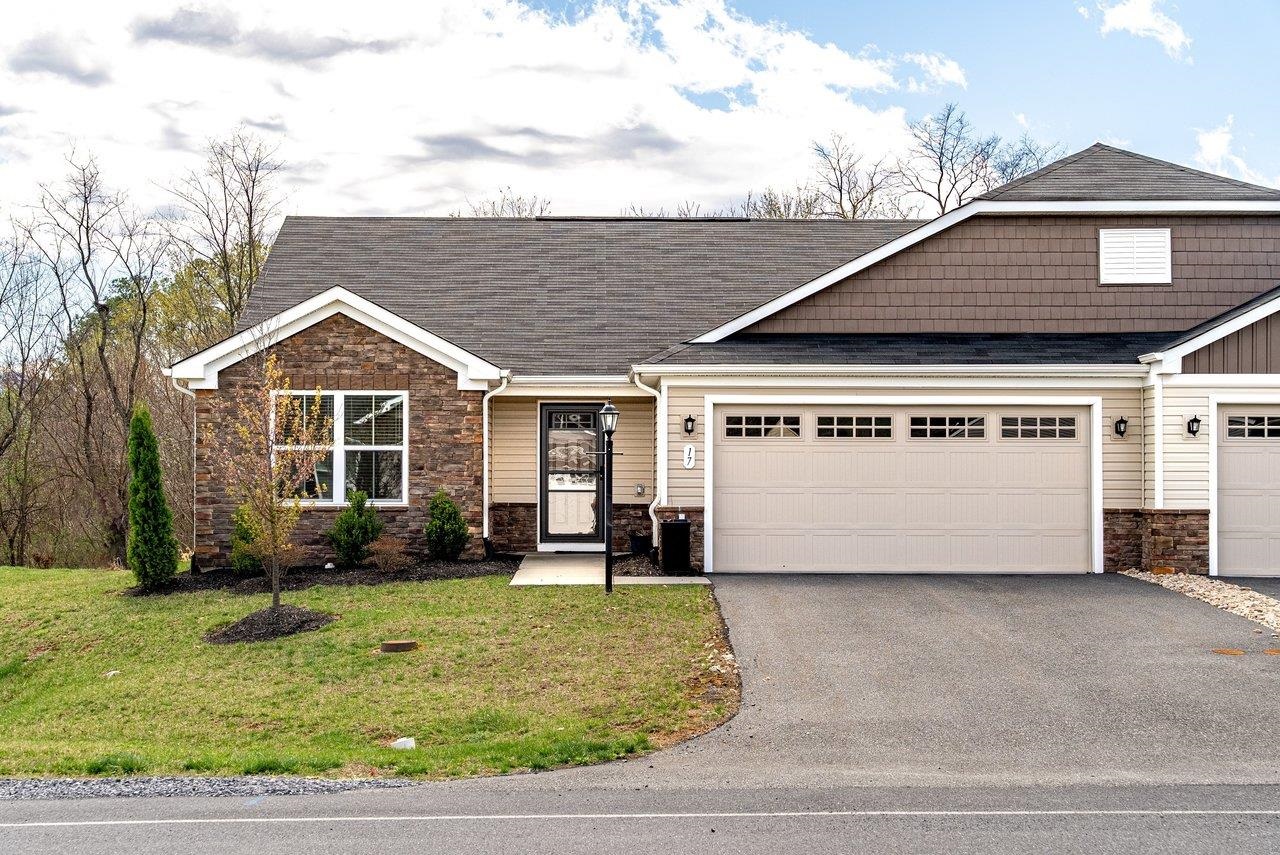 17 SOUTH PEAK DR, MCGAHEYSVILLE, Virginia 22840, 3 Bedrooms Bedrooms, ,2 BathroomsBathrooms,Residential,17 SOUTH PEAK DR,674923 MLS # 674923