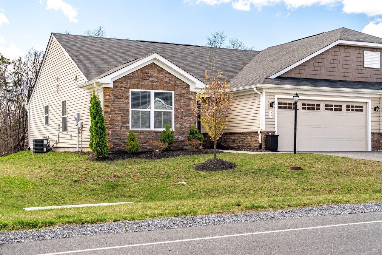 17 SOUTH PEAK DR, MCGAHEYSVILLE, Virginia 22840, 3 Bedrooms Bedrooms, ,2 BathroomsBathrooms,Residential,17 SOUTH PEAK DR,674923 MLS # 674923