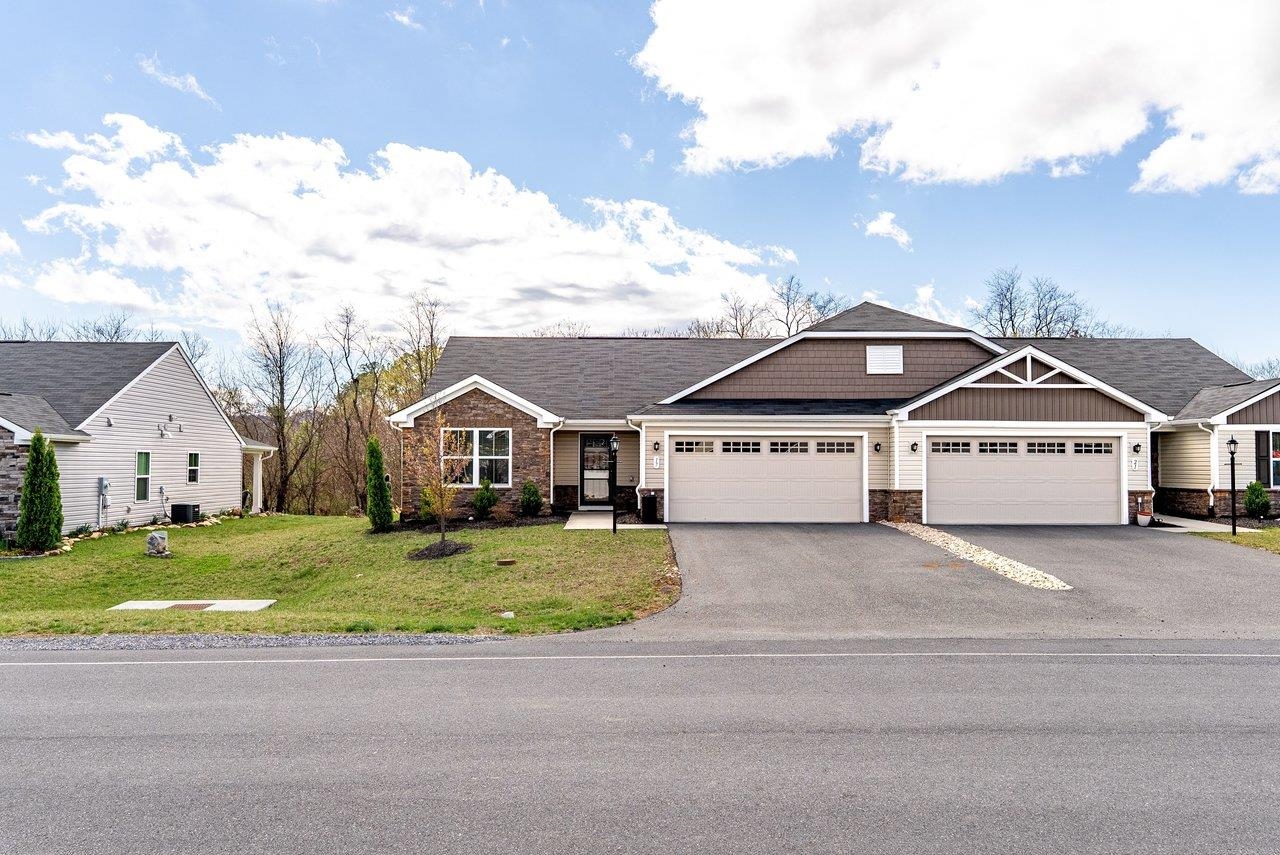 17 SOUTH PEAK DR, MCGAHEYSVILLE, Virginia 22840, 3 Bedrooms Bedrooms, ,2 BathroomsBathrooms,Residential,17 SOUTH PEAK DR,674923 MLS # 674923