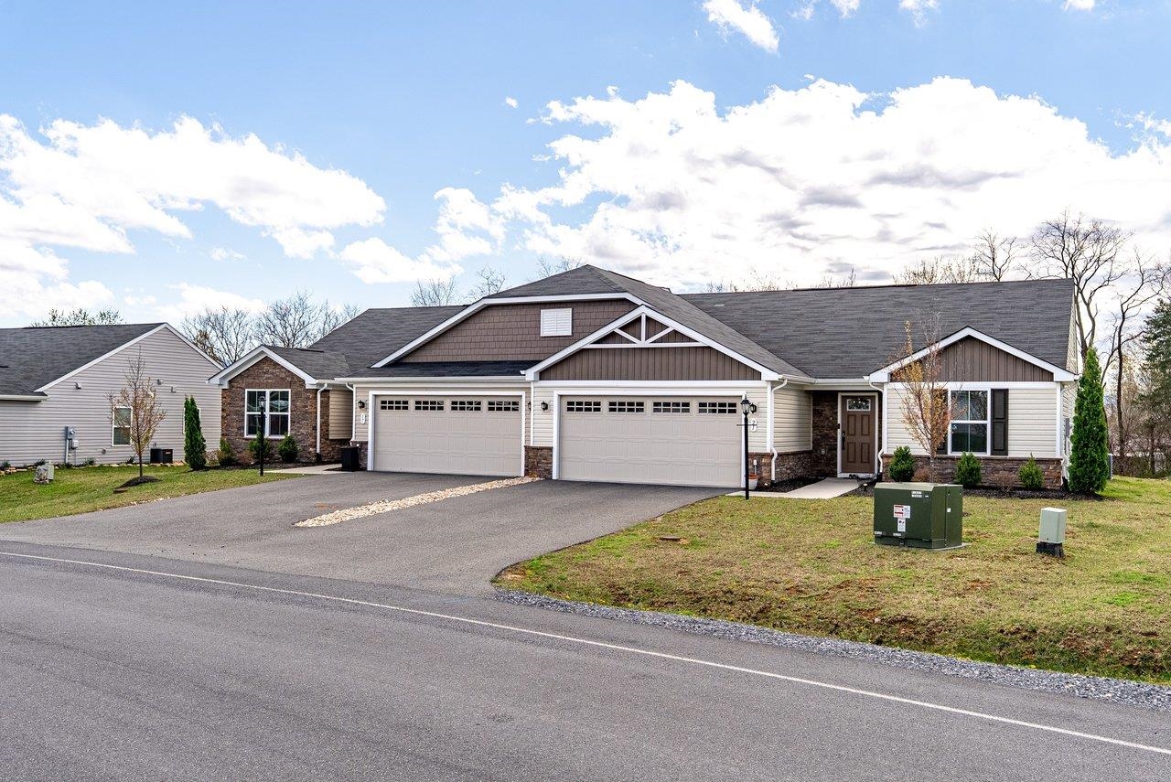 17 SOUTH PEAK DR, MCGAHEYSVILLE, Virginia 22840, 3 Bedrooms Bedrooms, ,2 BathroomsBathrooms,Residential,17 SOUTH PEAK DR,674923 MLS # 674923