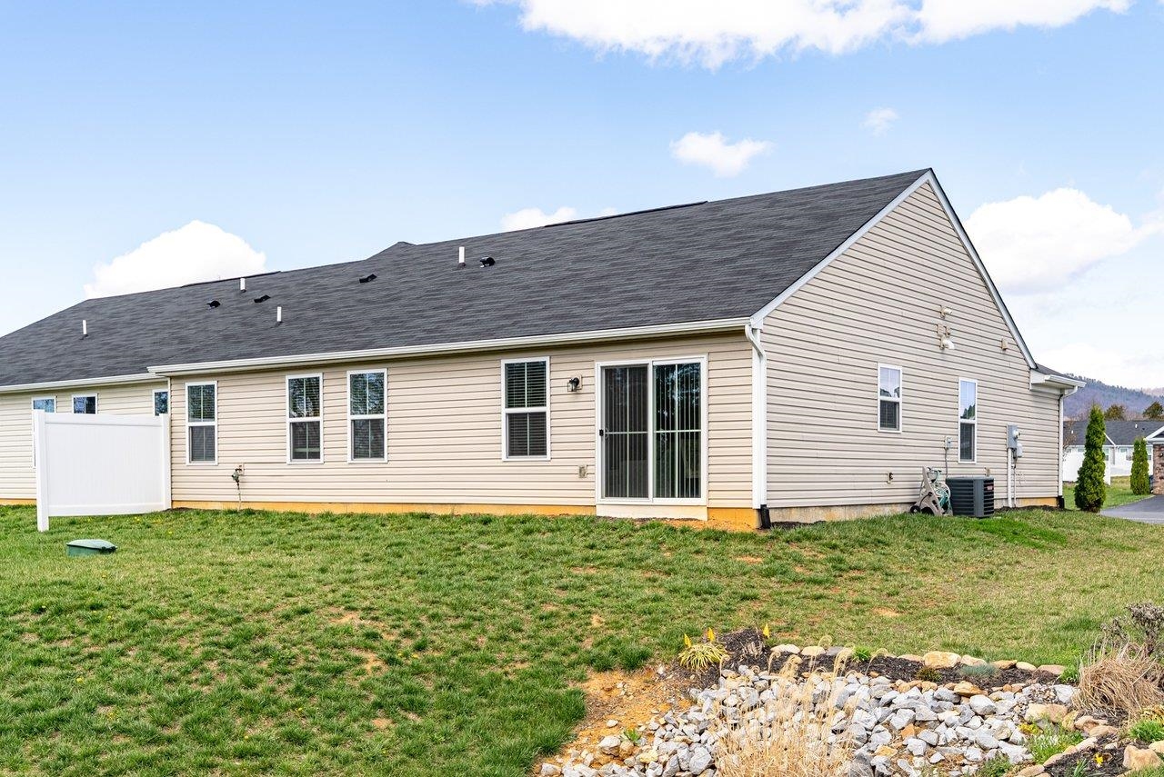 17 SOUTH PEAK DR, MCGAHEYSVILLE, Virginia 22840, 3 Bedrooms Bedrooms, ,2 BathroomsBathrooms,Residential,17 SOUTH PEAK DR,674923 MLS # 674923