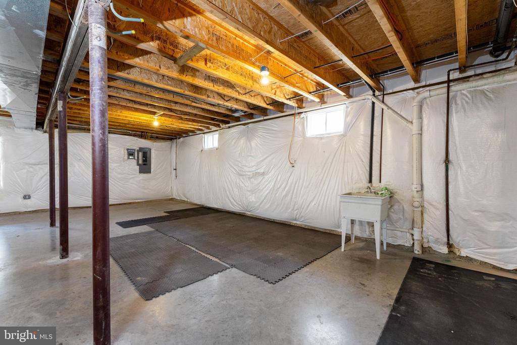 100 CRYSTAL CT, LOCUST GROVE, Virginia 22508, 4 Bedrooms Bedrooms, ,3 BathroomsBathrooms,Residential,100 CRYSTAL CT,VAOR2013228 MLS # VAOR2013228