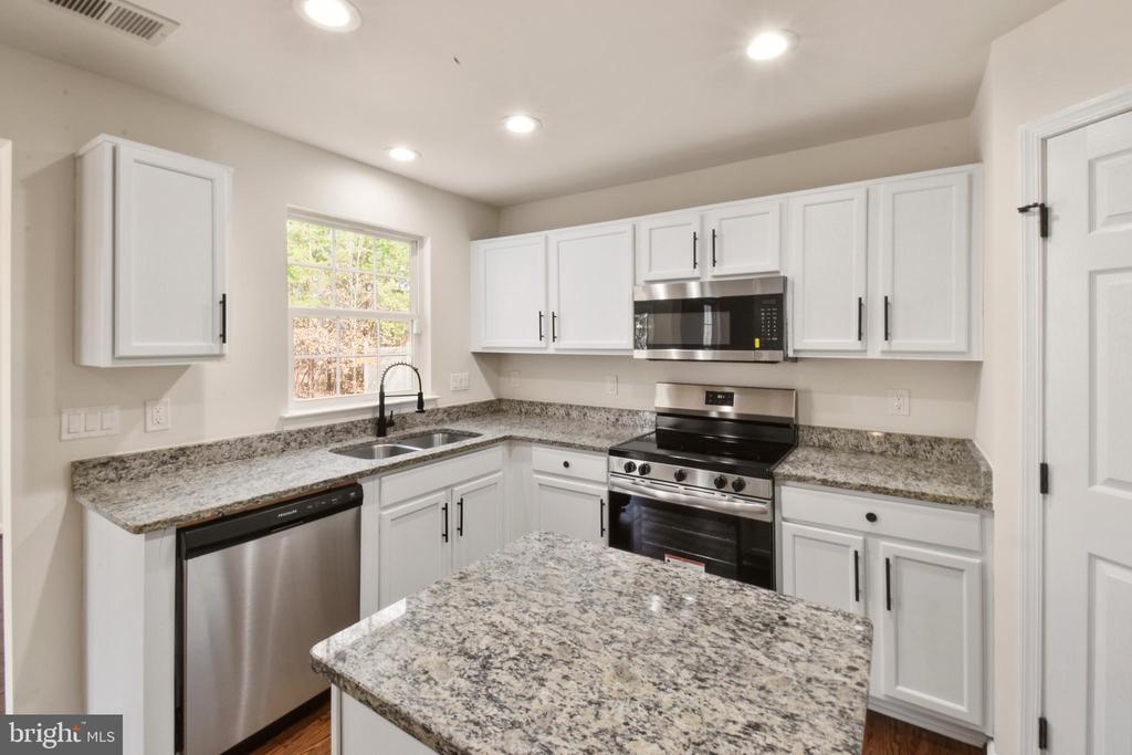 40 ROBINS CT, PALMYRA, Virginia 22963, 3 Bedrooms Bedrooms, ,2 BathroomsBathrooms,Residential,40 ROBINS CT,VAFN2000648 MLS # VAFN2000648