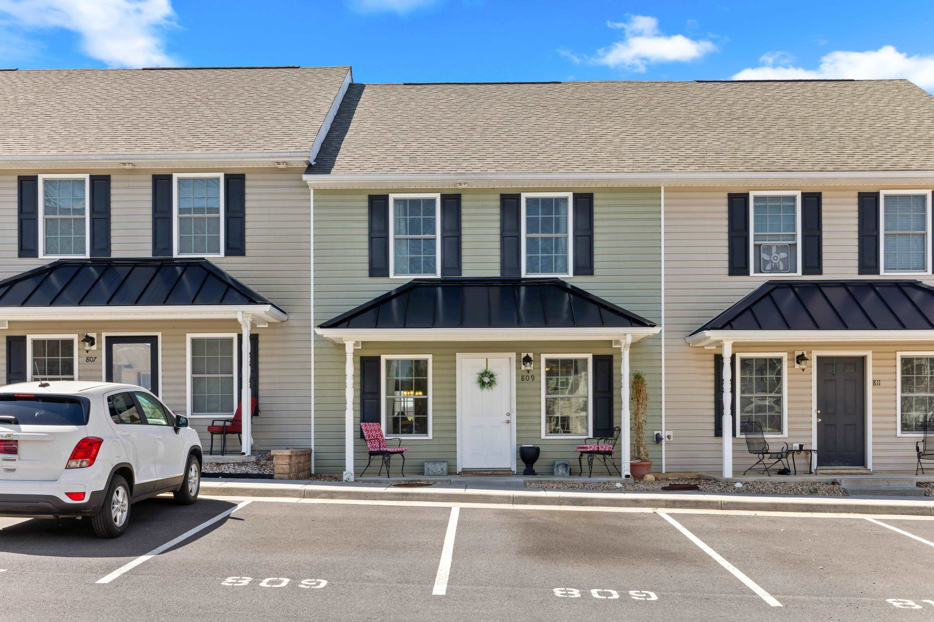 809 CARSON CIR, GROTTOES, Virginia 24441, 3 Bedrooms Bedrooms, ,2 BathroomsBathrooms,Residential,809 CARSON CIR,674925 MLS # 674925