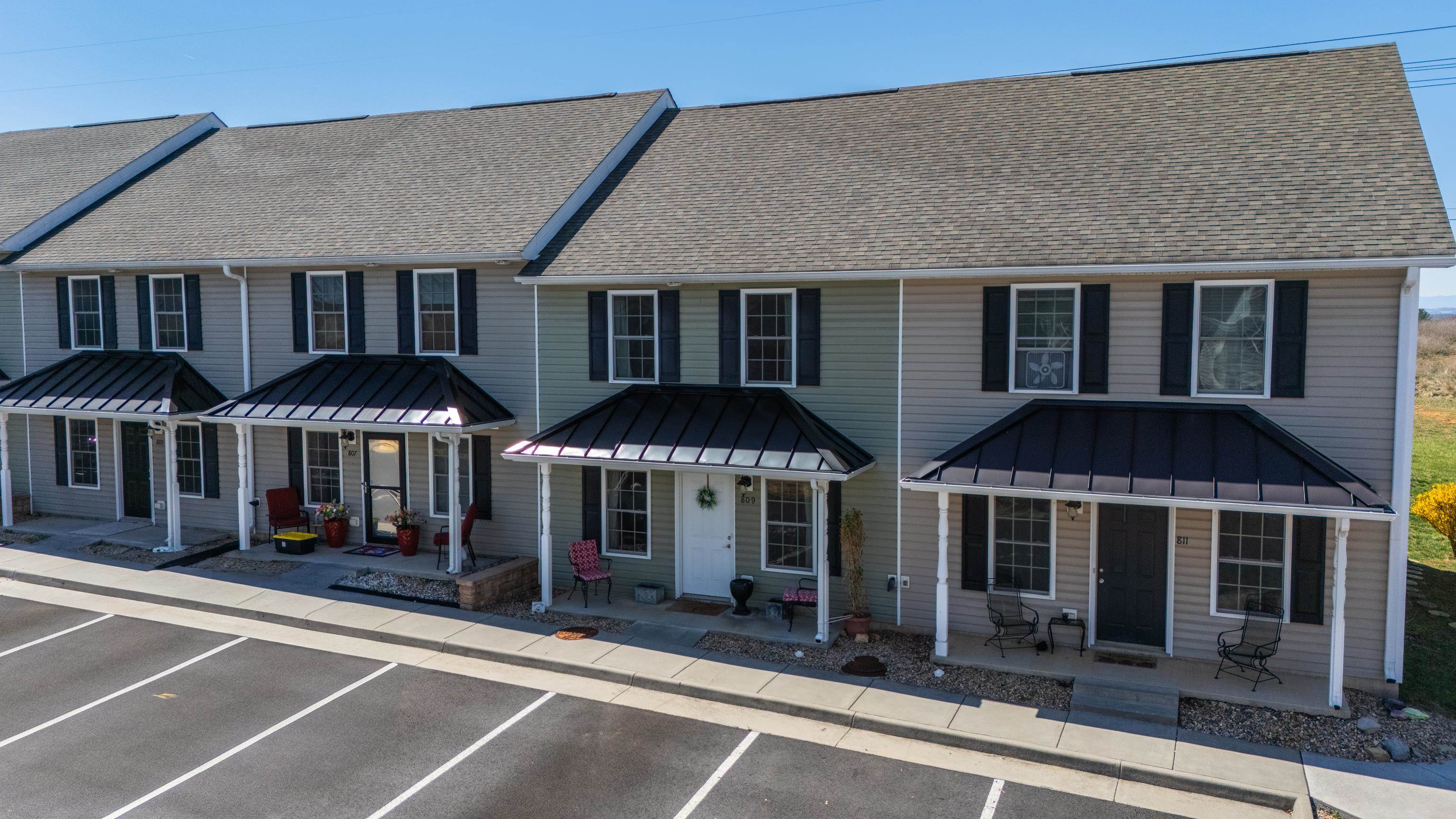 809 CARSON CIR, GROTTOES, Virginia 24441, 3 Bedrooms Bedrooms, ,2 BathroomsBathrooms,Residential,809 CARSON CIR,674925 MLS # 674925