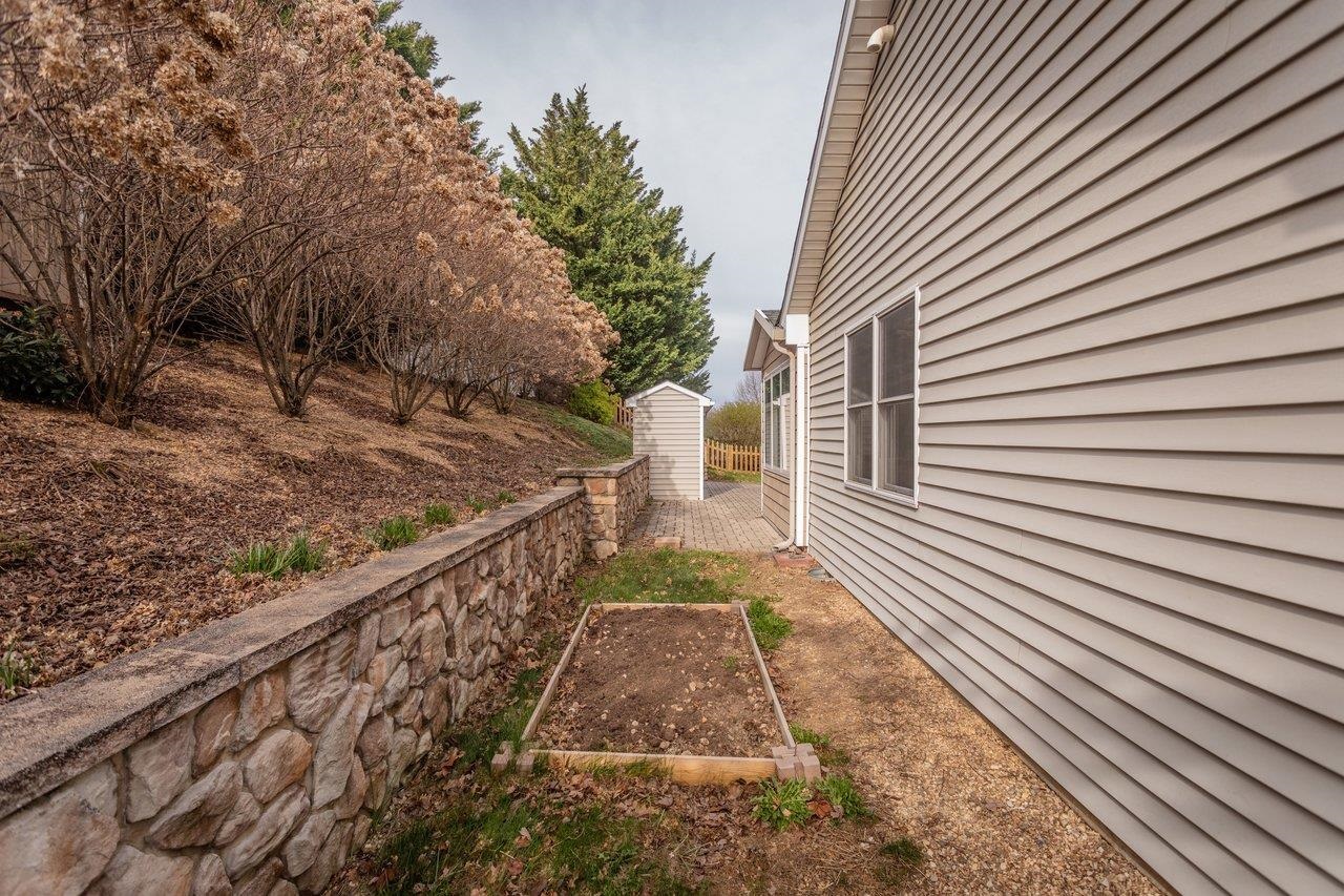 1151 DECCA DR, HARRISONBURG, Virginia 22801, 3 Bedrooms Bedrooms, ,2 BathroomsBathrooms,Residential,1151 DECCA DR,674932 MLS # 674932