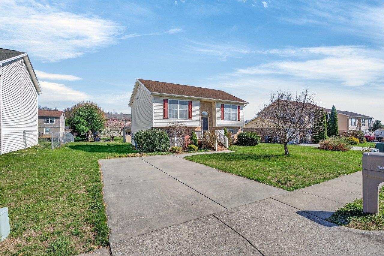 1390 STONECHRIS DR, HARRISONBURG, Virginia 22802, 3 Bedrooms Bedrooms, ,2 BathroomsBathrooms,Residential,1390 STONECHRIS DR,674936 MLS # 674936