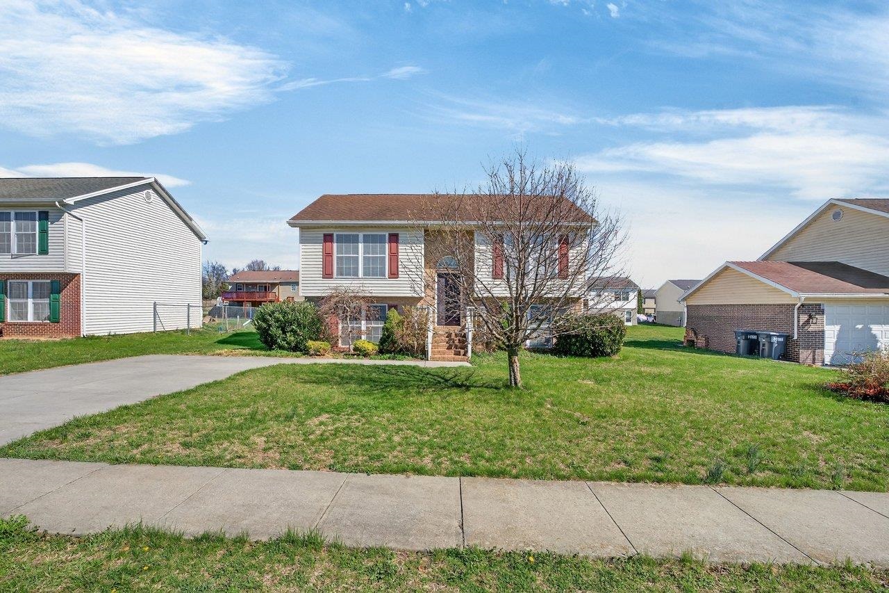 1390 STONECHRIS DR, HARRISONBURG, Virginia 22802, 3 Bedrooms Bedrooms, ,2 BathroomsBathrooms,Residential,1390 STONECHRIS DR,674936 MLS # 674936