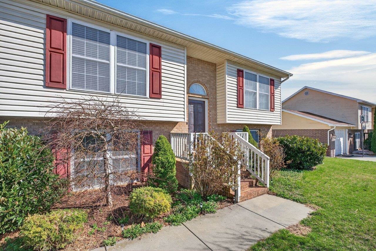 1390 STONECHRIS DR, HARRISONBURG, Virginia 22802, 3 Bedrooms Bedrooms, ,2 BathroomsBathrooms,Residential,1390 STONECHRIS DR,674936 MLS # 674936