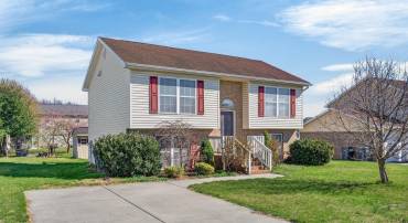 1390 STONECHRIS DR, HARRISONBURG, Virginia 22802, 3 Bedrooms Bedrooms, ,2 BathroomsBathrooms,Residential,1390 STONECHRIS DR,674936 MLS # 674936