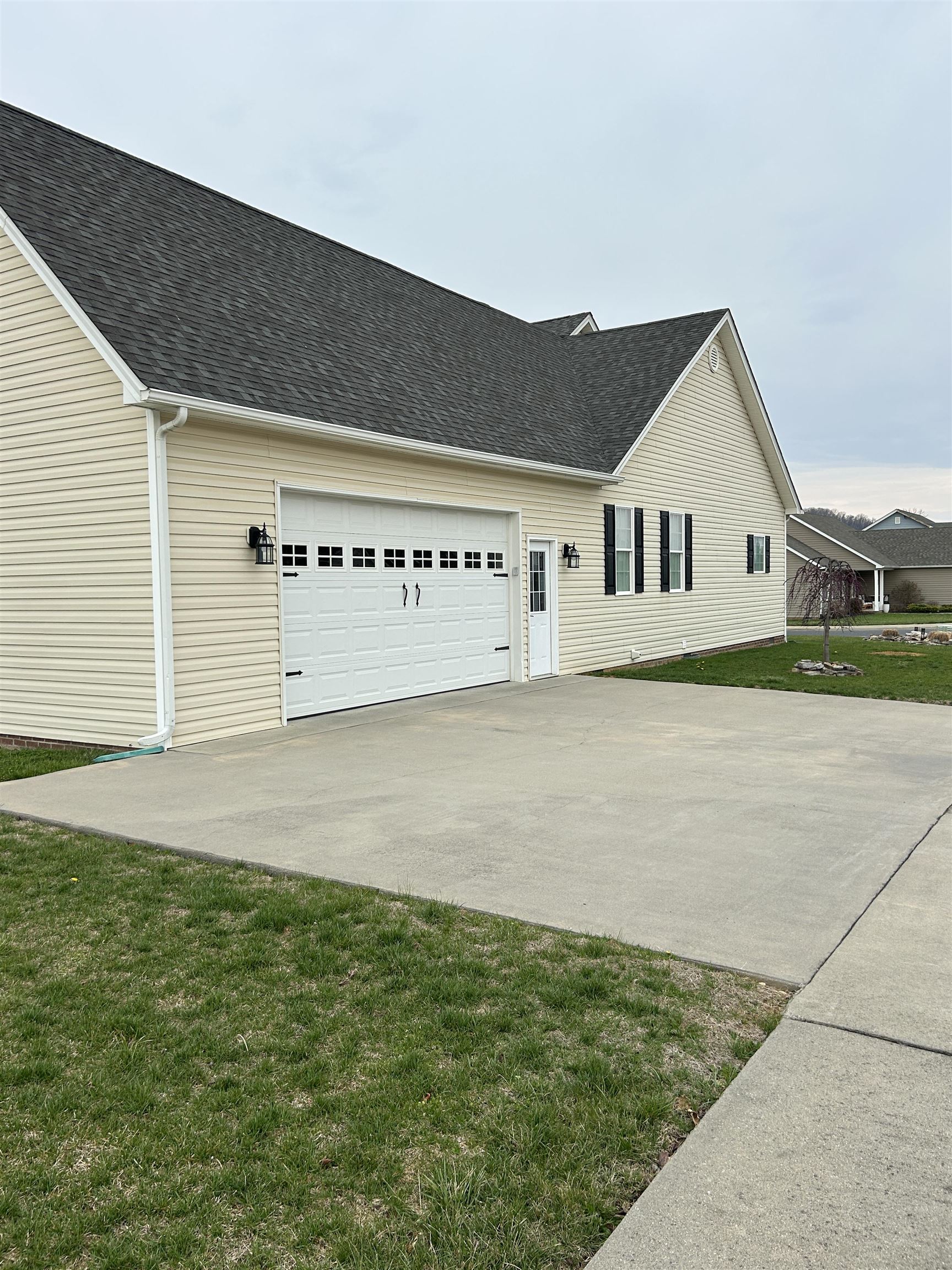 27 SLATE DR, STUARTS DRAFT, Virginia 24477, 4 Bedrooms Bedrooms, ,2 BathroomsBathrooms,Residential,27 SLATE DR,674953 MLS # 674953