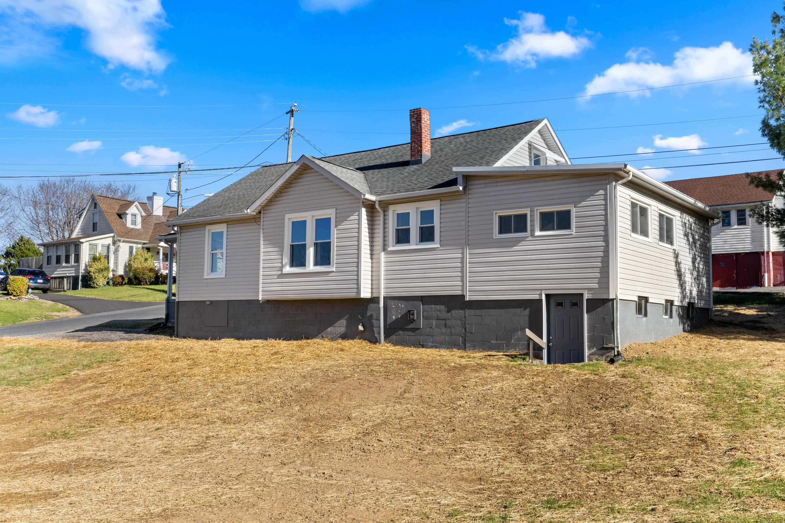 14 MULBERRY ST, STAUNTON, Virginia 24401, 4 Bedrooms Bedrooms, ,2 BathroomsBathrooms,Residential,14 MULBERRY ST,674965 MLS # 674965