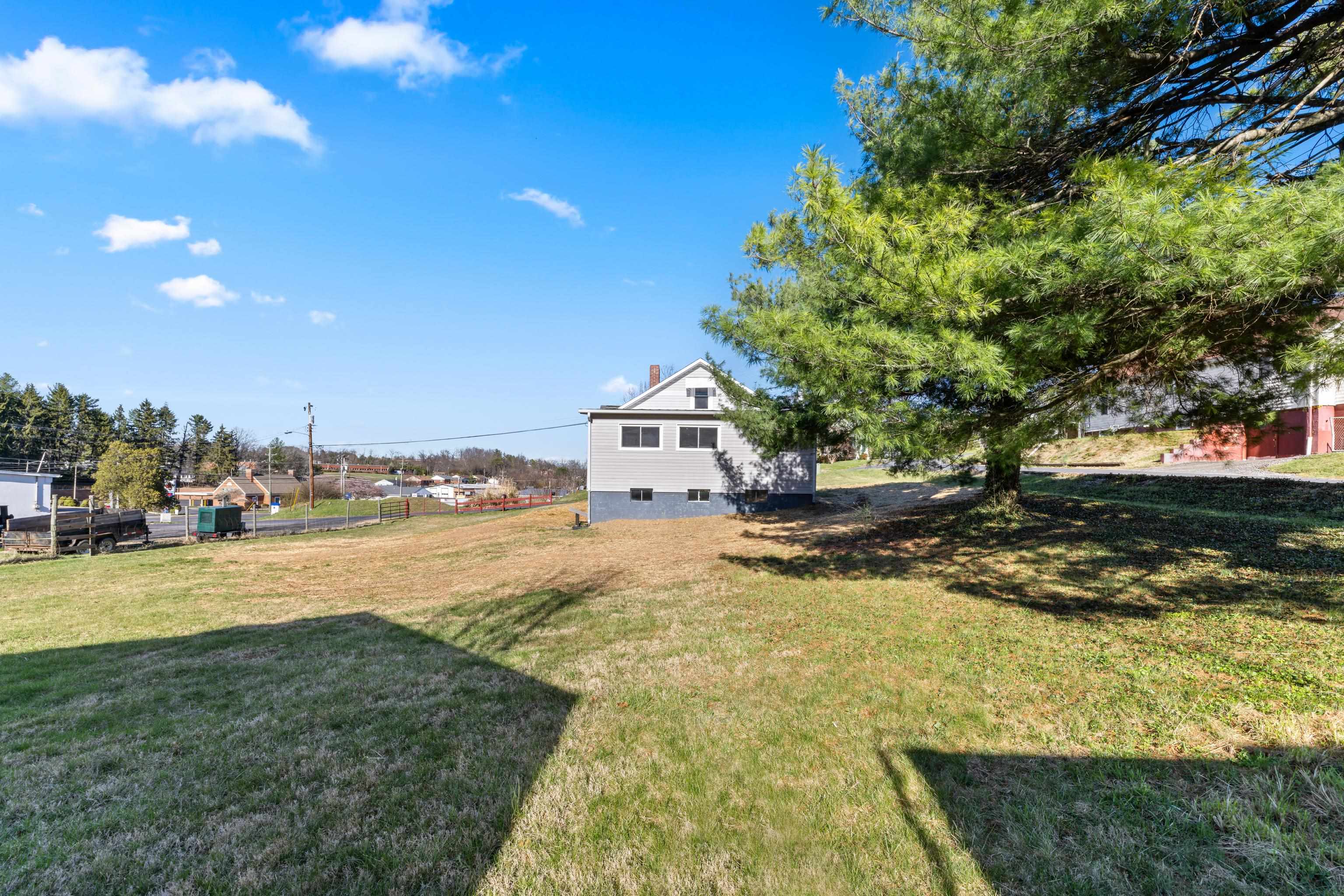 14 MULBERRY ST, STAUNTON, Virginia 24401, 4 Bedrooms Bedrooms, ,2 BathroomsBathrooms,Residential,14 MULBERRY ST,674965 MLS # 674965