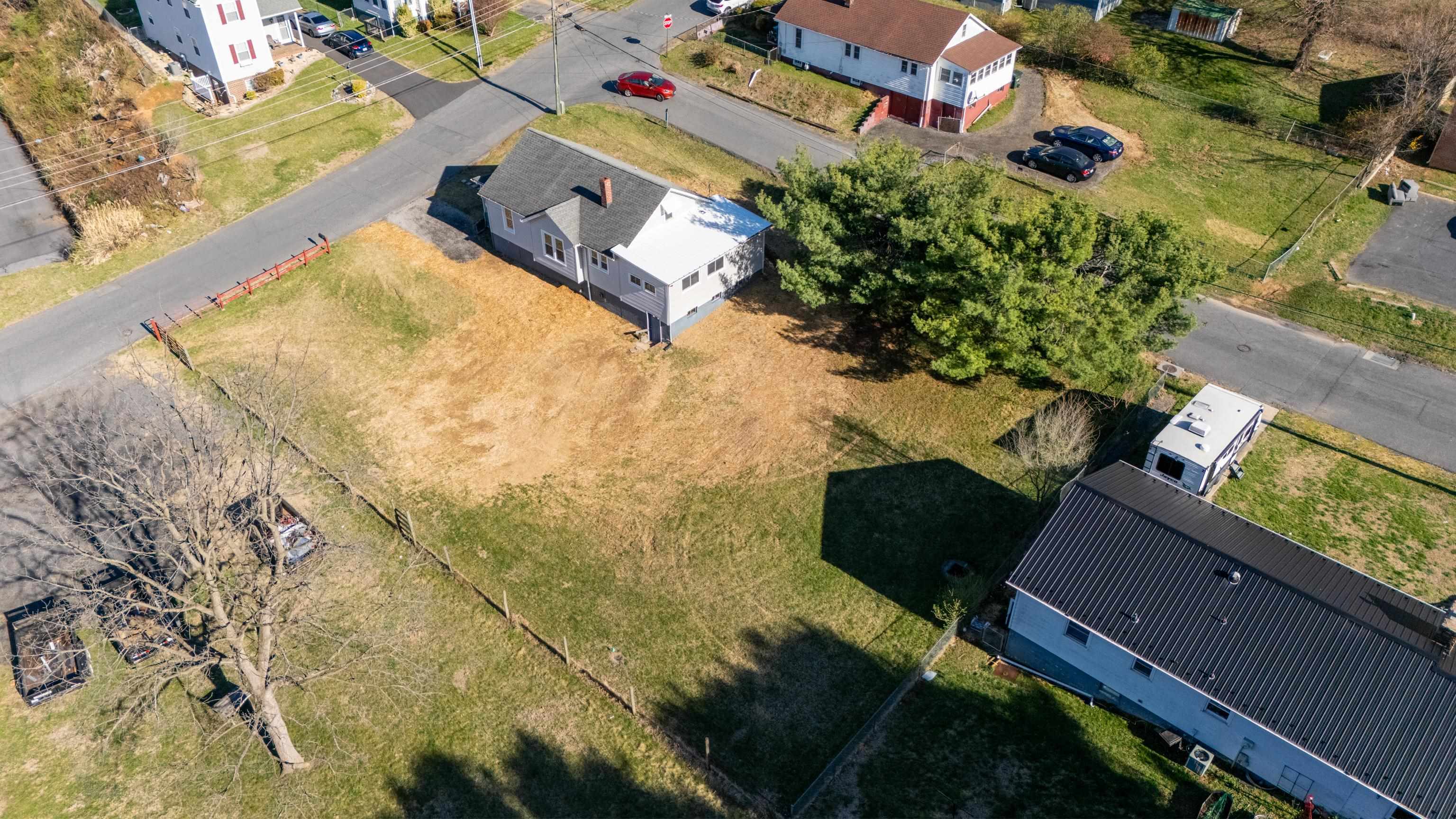 14 MULBERRY ST, STAUNTON, Virginia 24401, 4 Bedrooms Bedrooms, ,2 BathroomsBathrooms,Residential,14 MULBERRY ST,674965 MLS # 674965