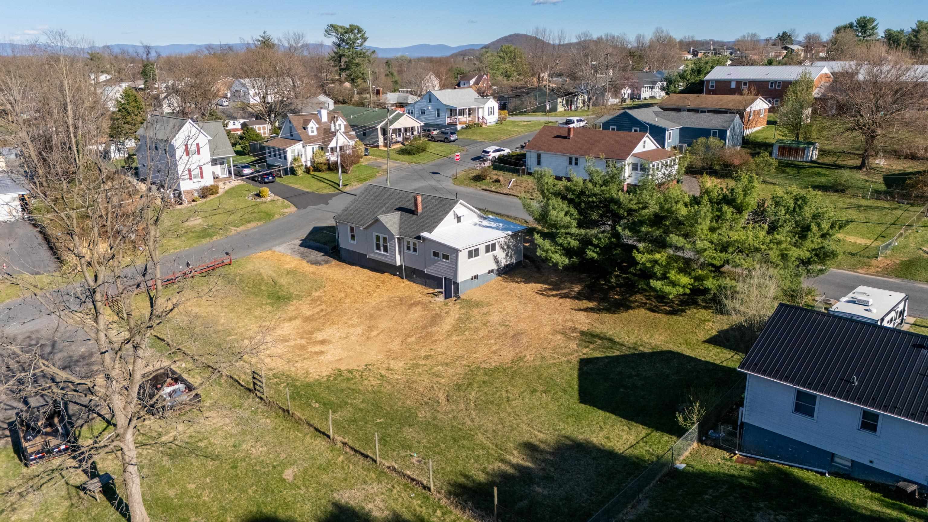 14 MULBERRY ST, STAUNTON, Virginia 24401, 4 Bedrooms Bedrooms, ,2 BathroomsBathrooms,Residential,14 MULBERRY ST,674965 MLS # 674965