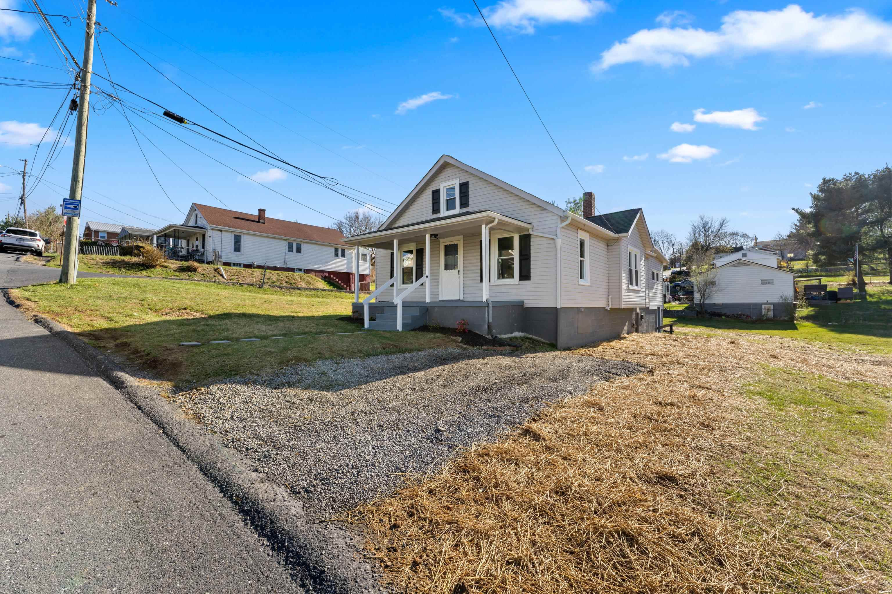 14 MULBERRY ST, STAUNTON, Virginia 24401, 4 Bedrooms Bedrooms, ,2 BathroomsBathrooms,Residential,14 MULBERRY ST,674965 MLS # 674965