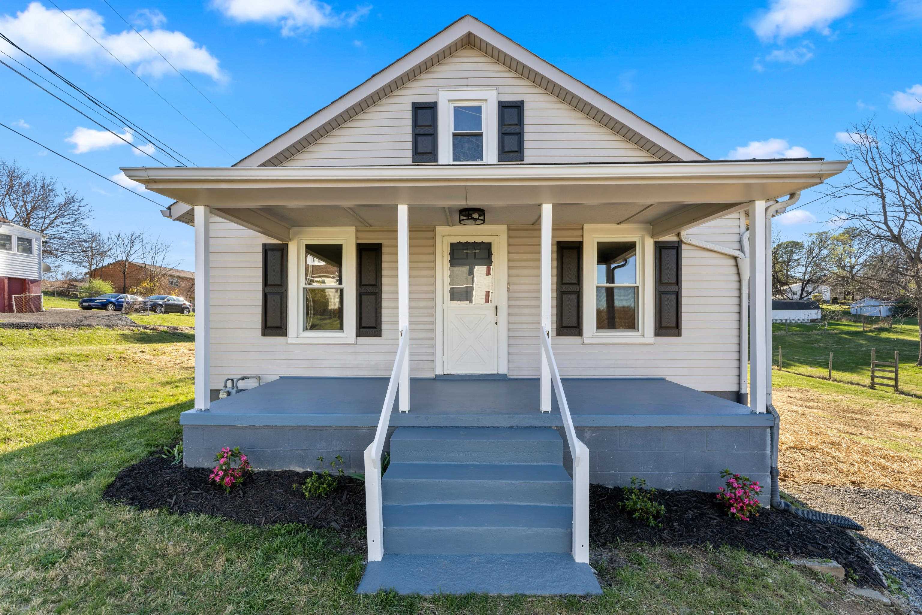 14 MULBERRY ST, STAUNTON, Virginia 24401, 4 Bedrooms Bedrooms, ,2 BathroomsBathrooms,Residential,14 MULBERRY ST,674965 MLS # 674965