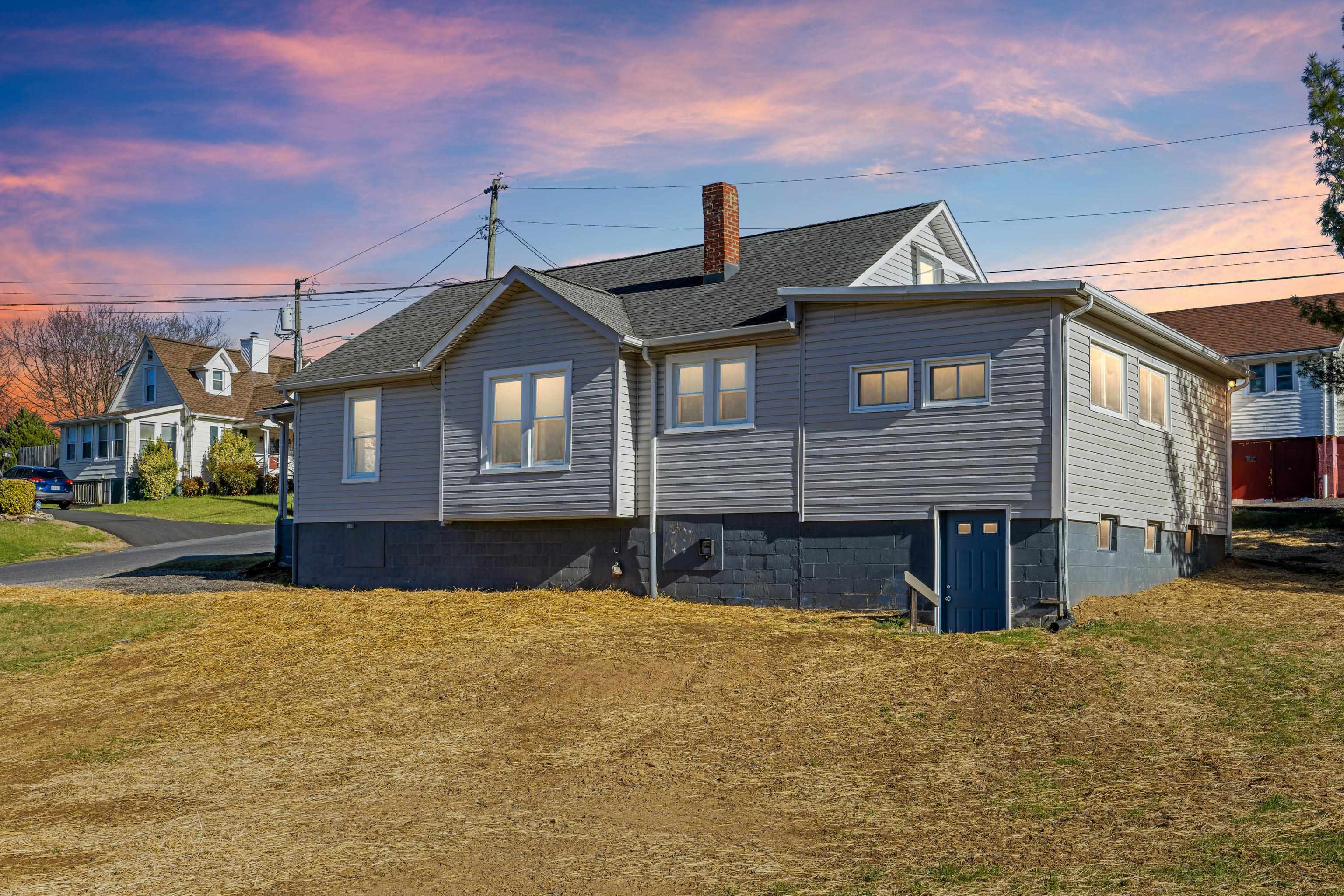 14 MULBERRY ST, STAUNTON, Virginia 24401, 4 Bedrooms Bedrooms, ,2 BathroomsBathrooms,Residential,14 MULBERRY ST,674965 MLS # 674965